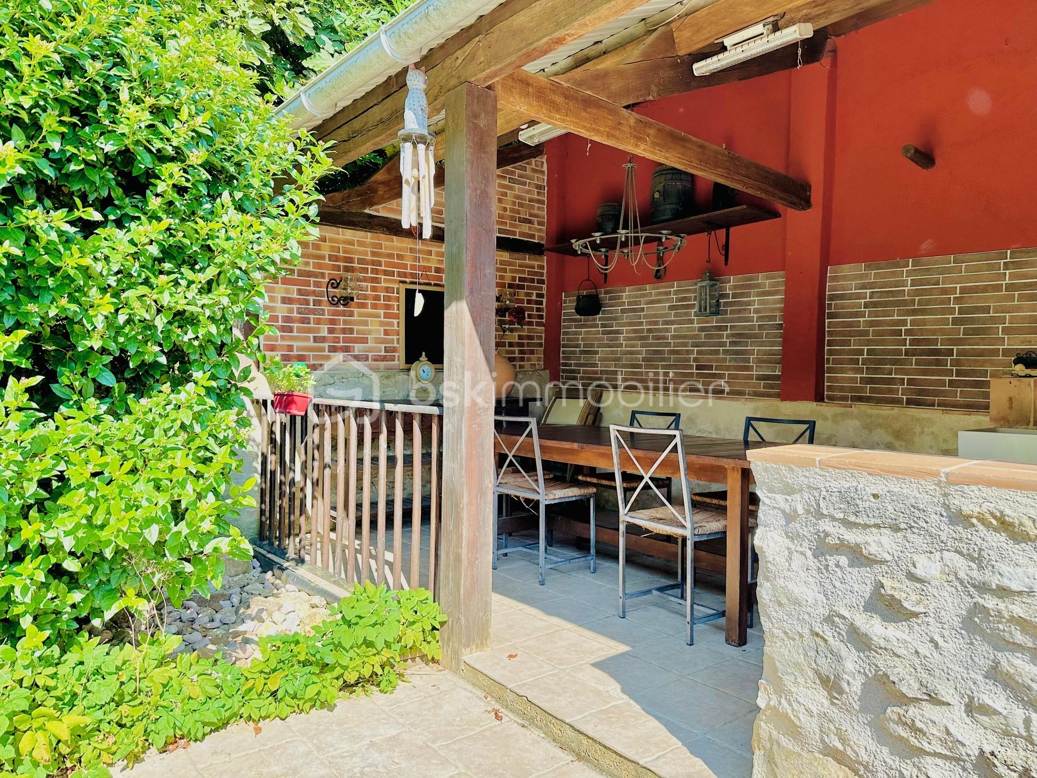 Maison de 221 m² - cuisine été - Copie.jpg