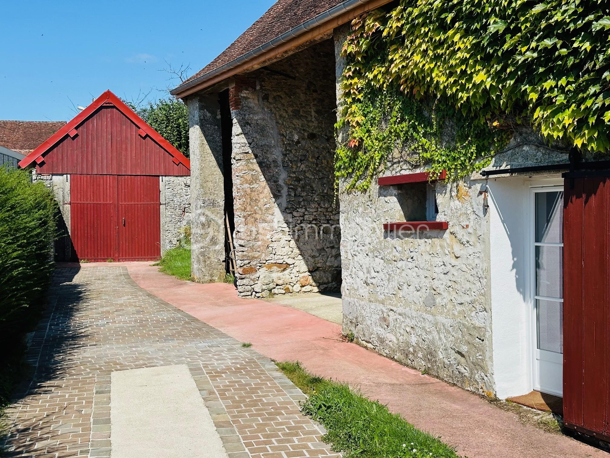 Maison de 221 m² - garage - Copie.jpg