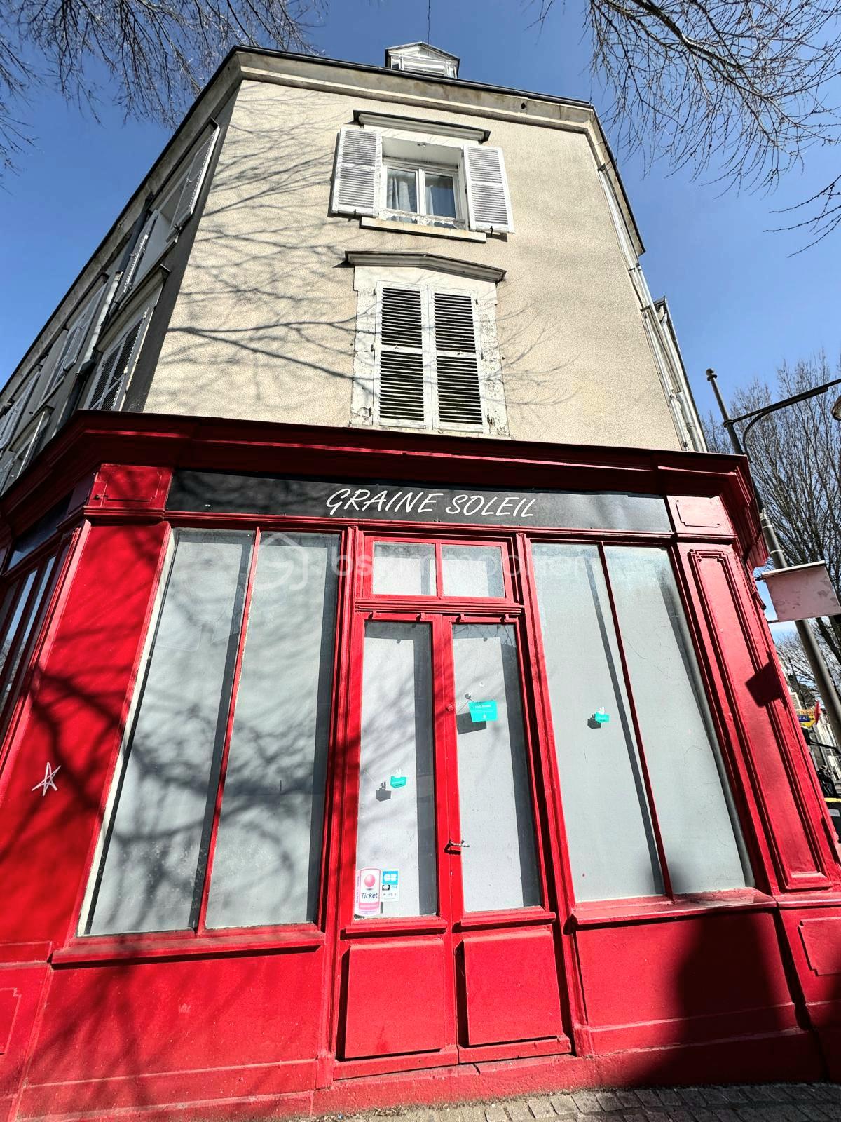 Immeuble de 282,34 m² - Facade local.jpg