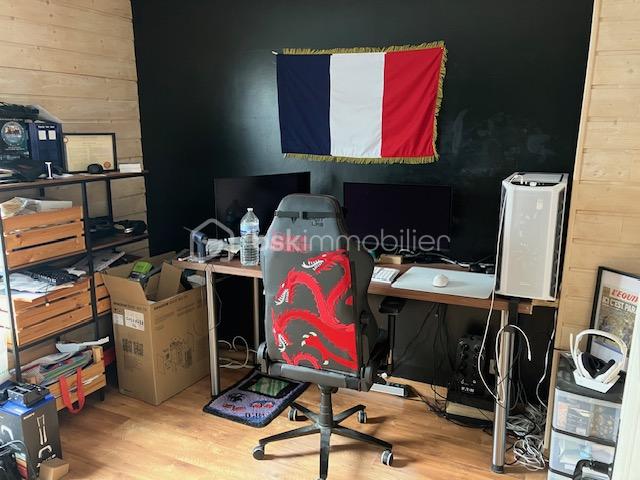 Maison de 100 m² - steph chambre drapeau.jpg