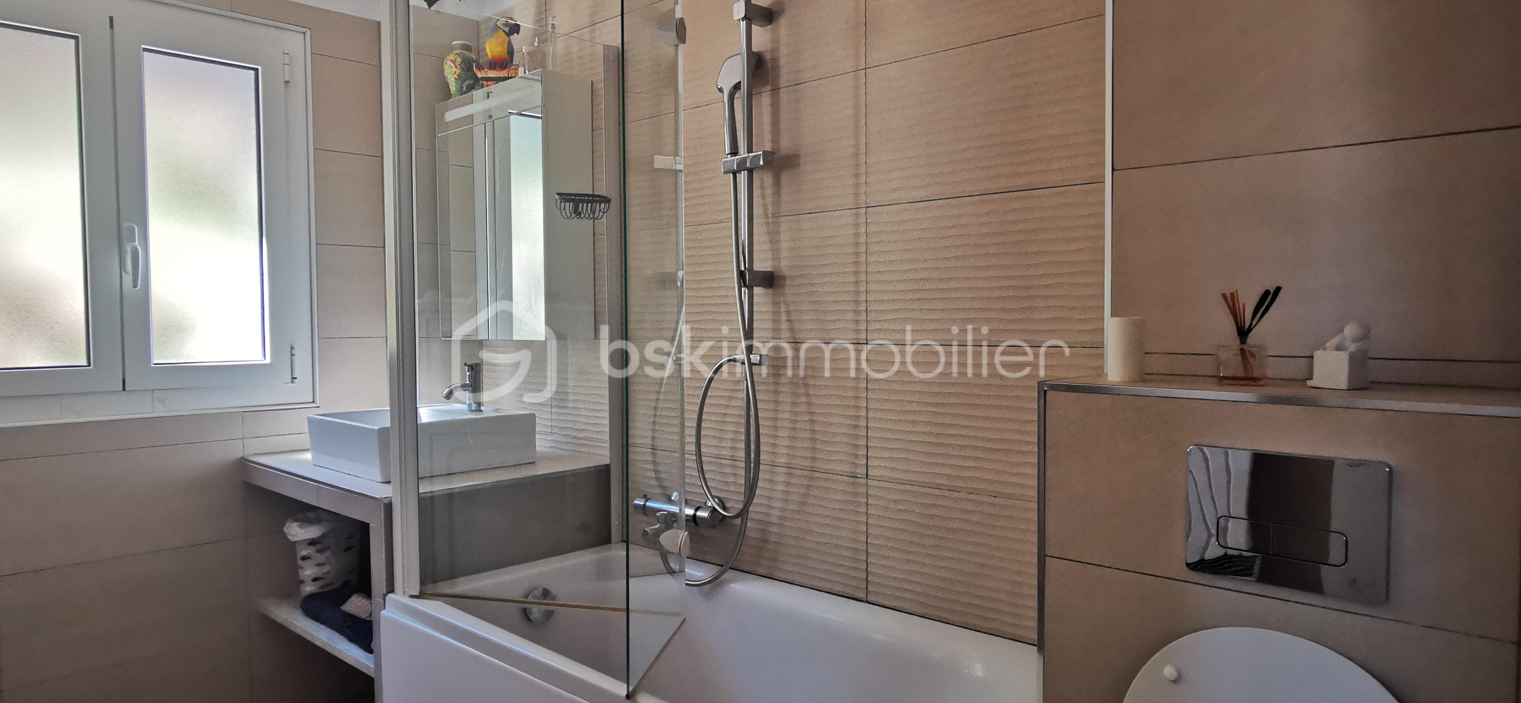 Maison de 118,55 m² - salle de bains me Martin.jpg