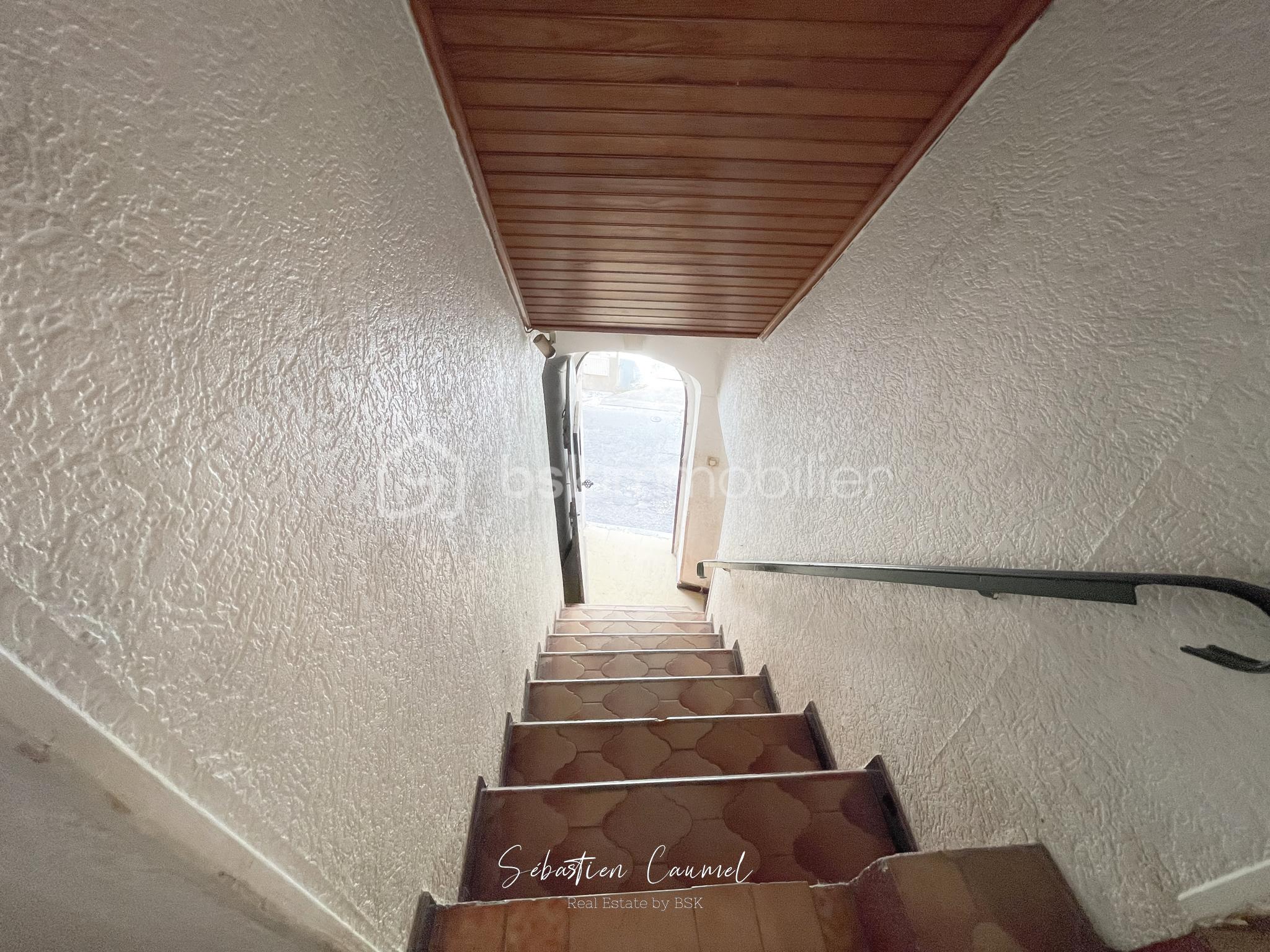escalier-entree-maison-village-cournonterral-34660.jpg