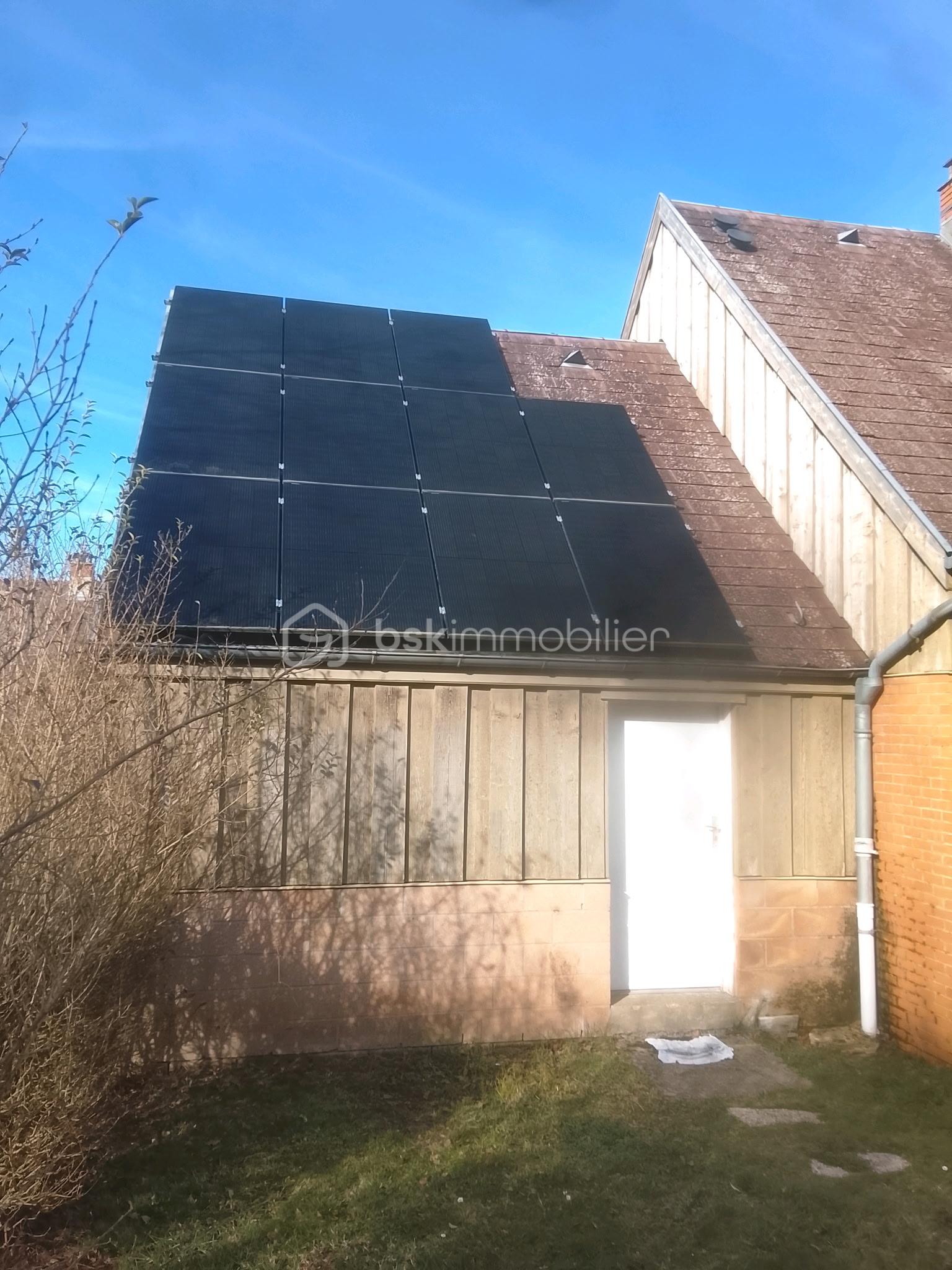 Facade arrière avec panneaux solaires.jpg