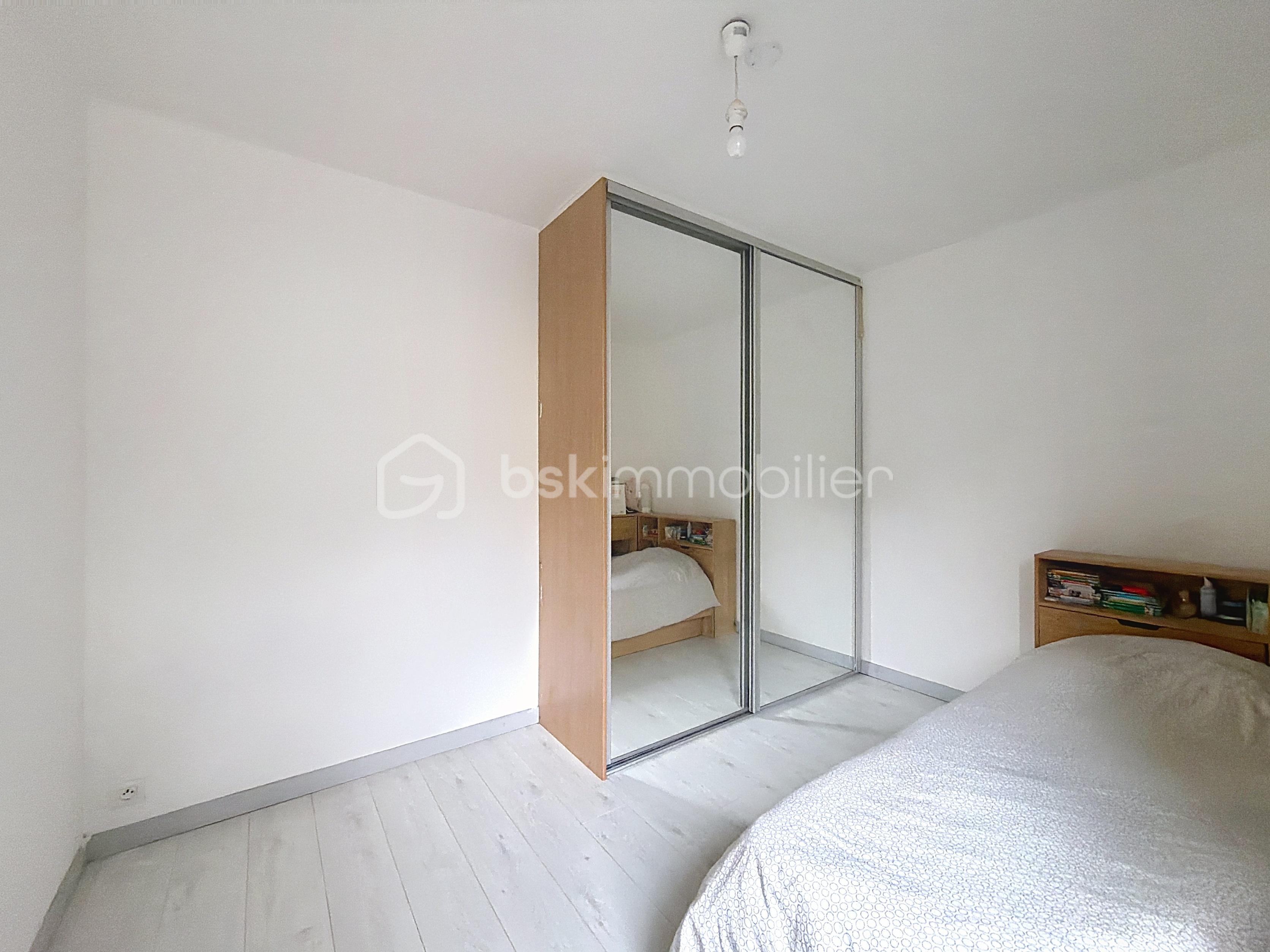 Appartement de 52,50 m² - Chambre 2 vue 2.jpg