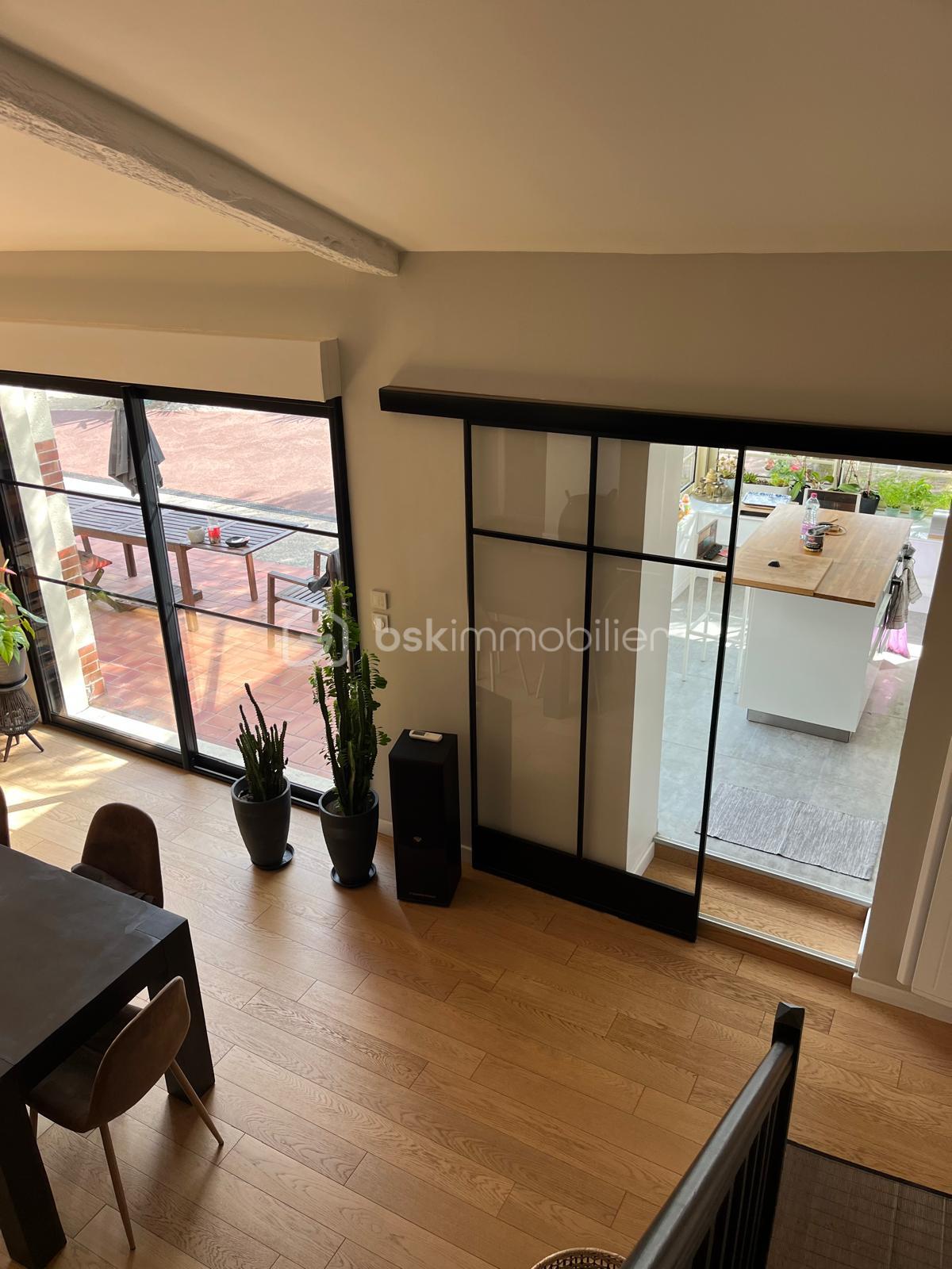 Maison de 217 m² - vue plongeante sejour cuisine.jpg