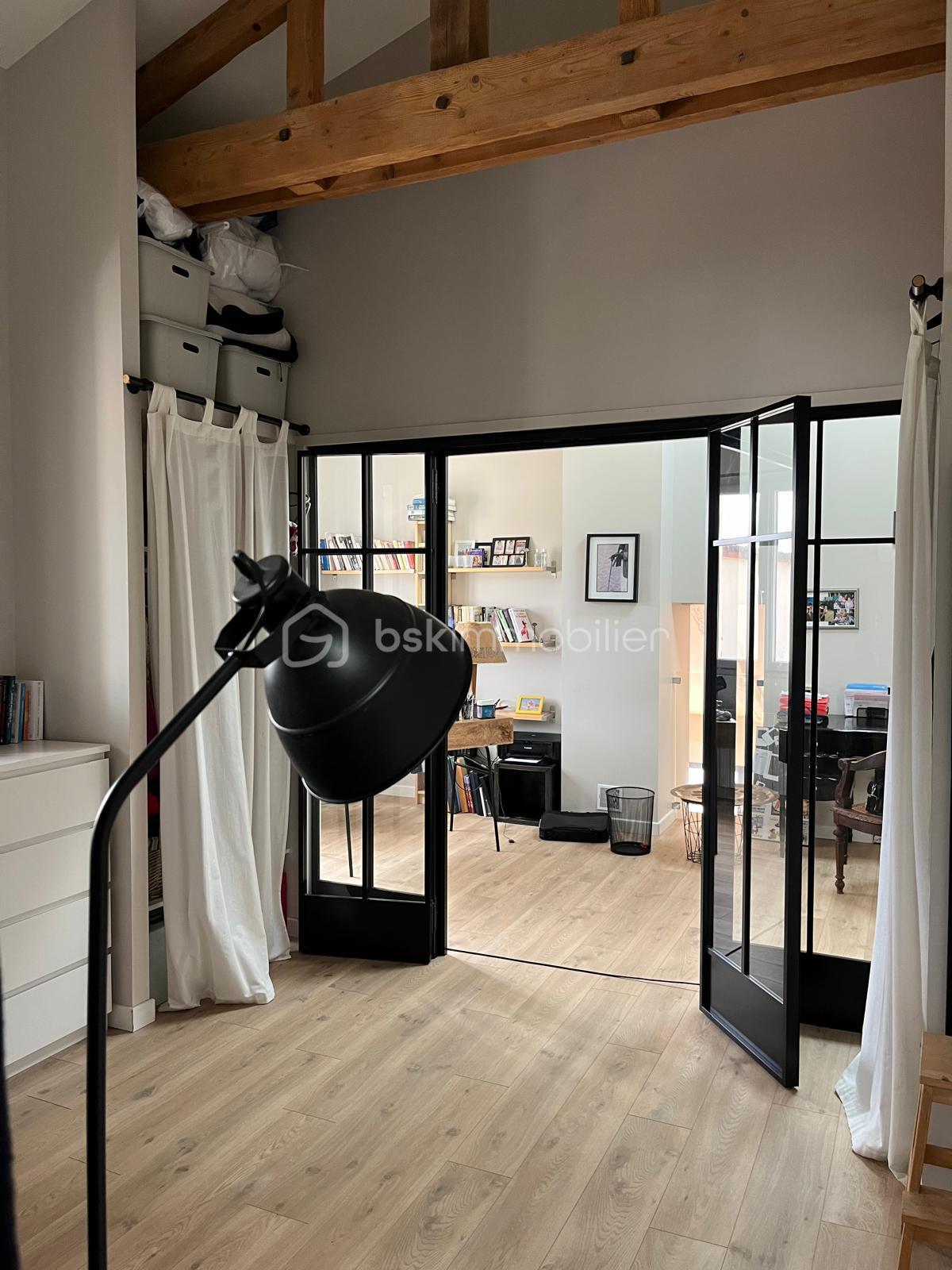 Maison de 217 m² - vue interieure depuis dressing.jpg