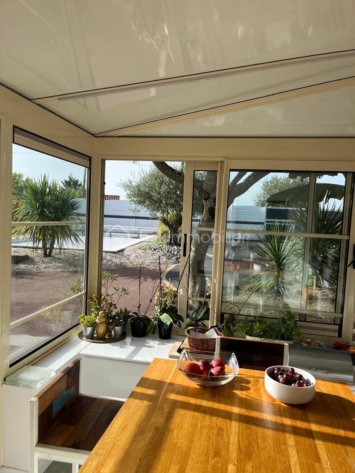 Maison de 217 m² - vue depuis la cuisine.jpg
