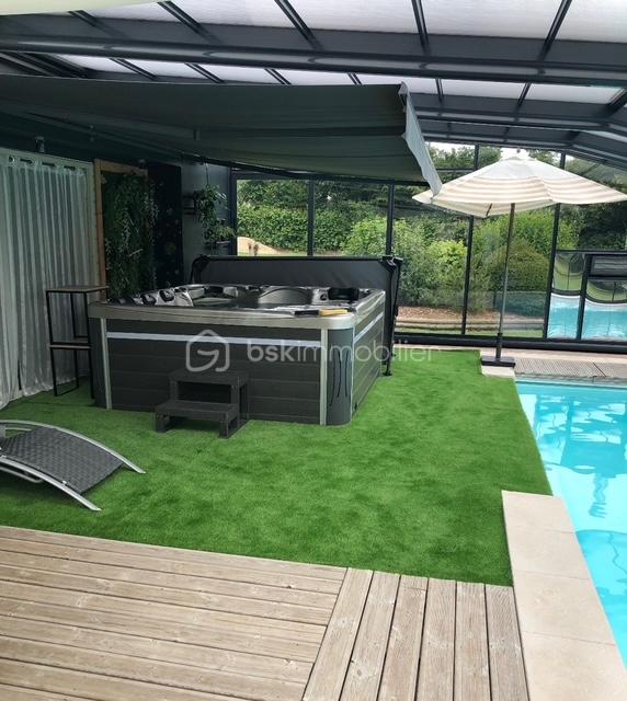 Maison contemporaine de 262 m² - jacuzzi 2.jpeg