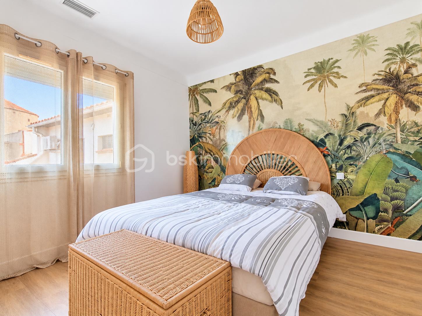 Chambre tropicale avec mobilier en rotin.png