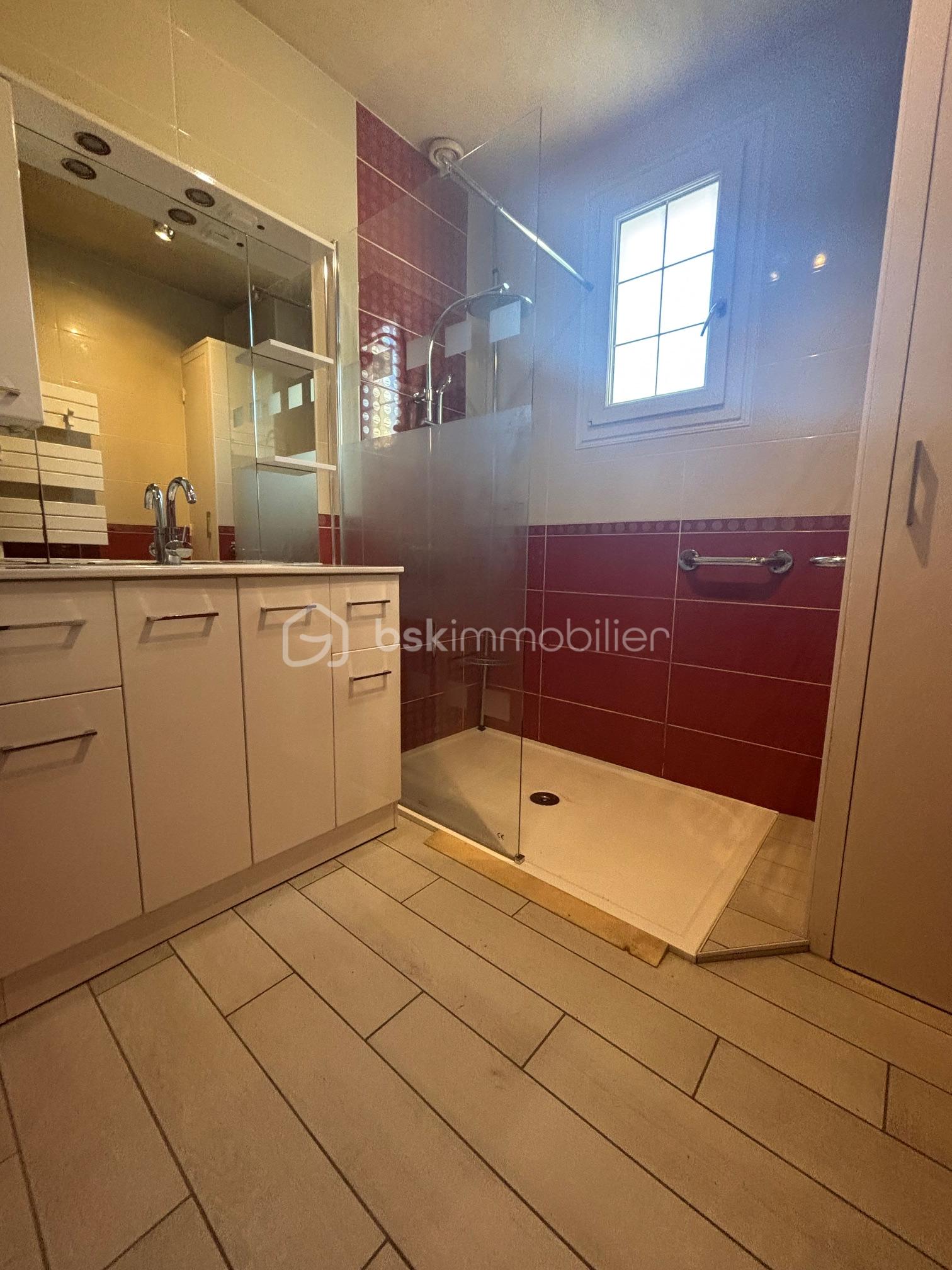 salle de bain RDC.jpg