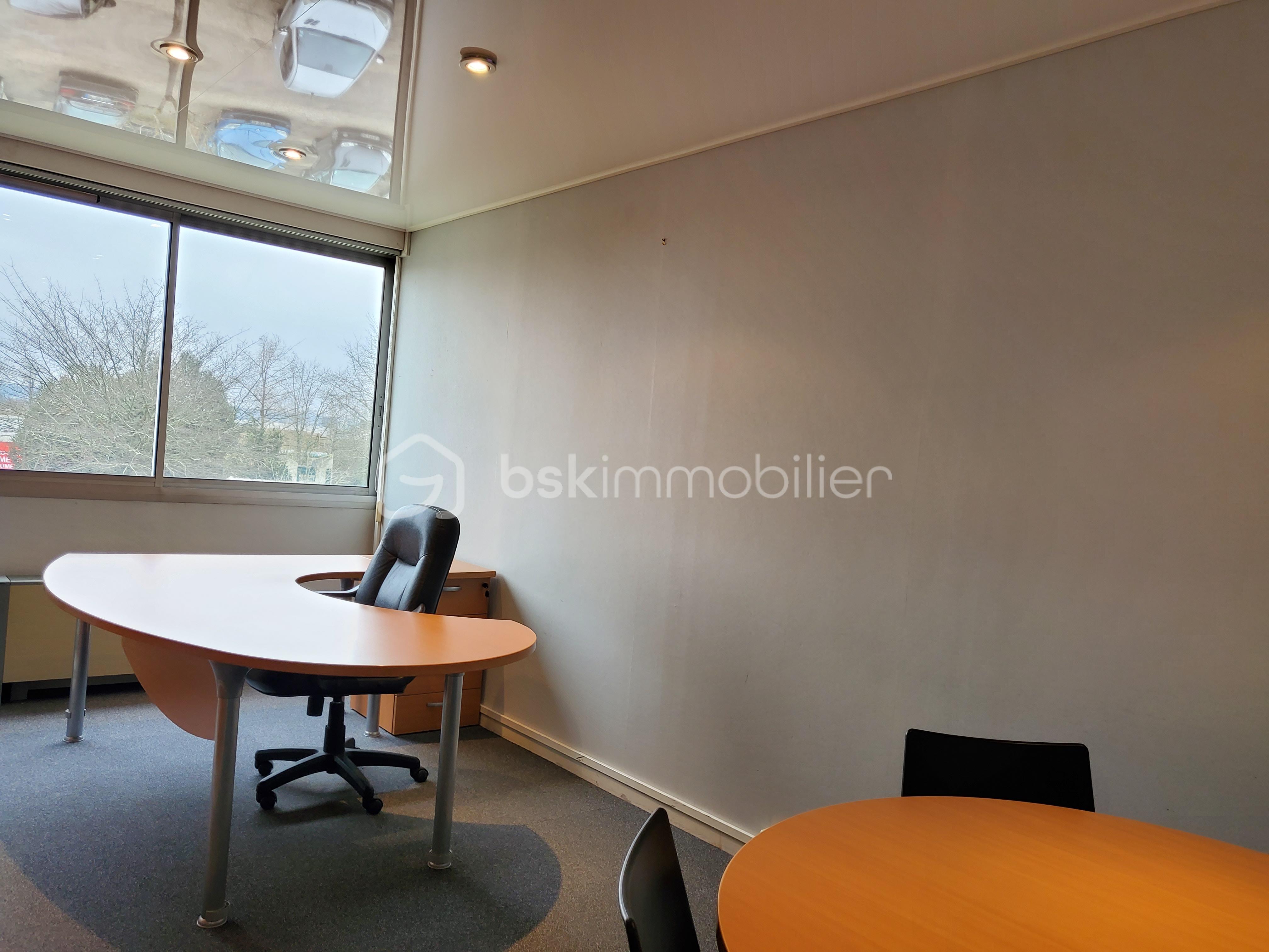 Bureau de 93,38 m² - 20220218_105537.jpg