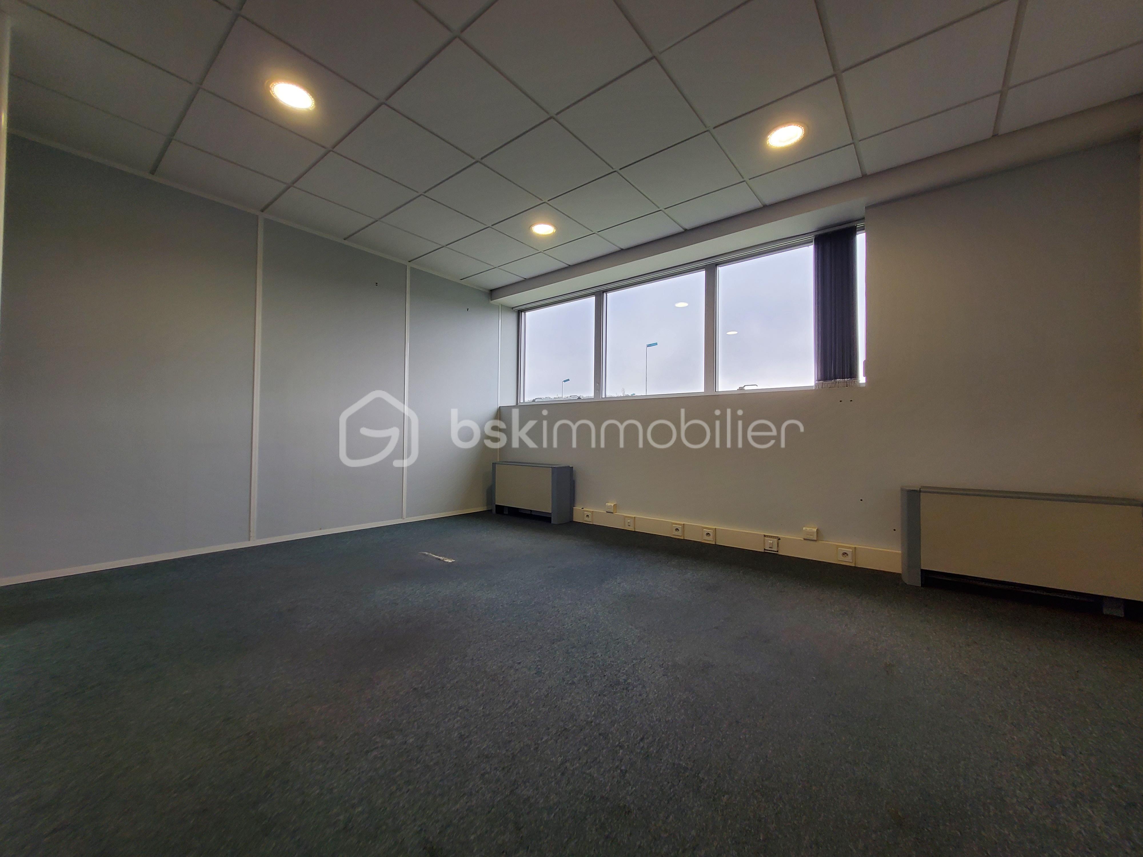 Bureau de 93,38 m² - 20220218_104342.jpg