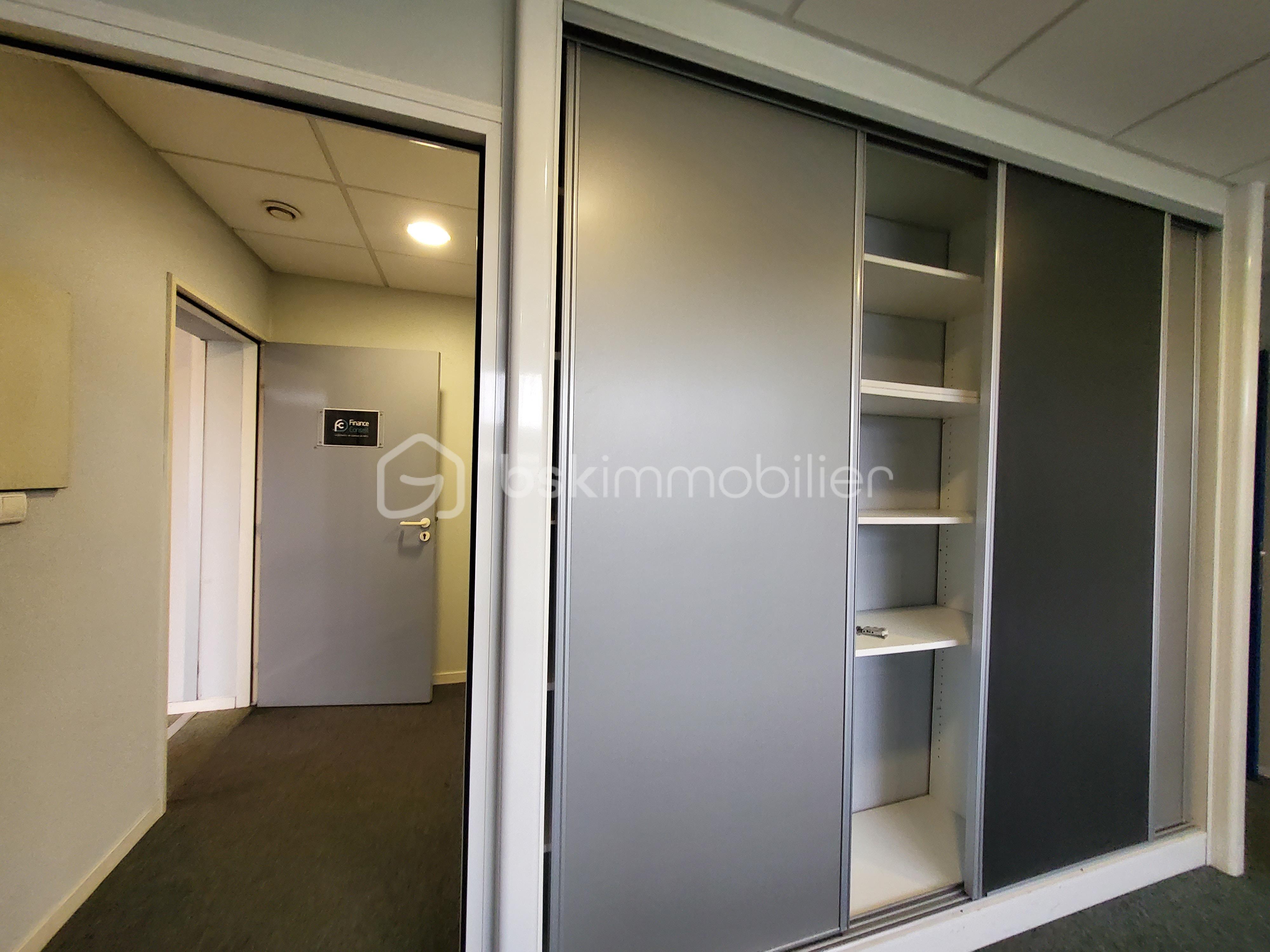 Bureau de 93,38 m² - 20220218_104309.jpg