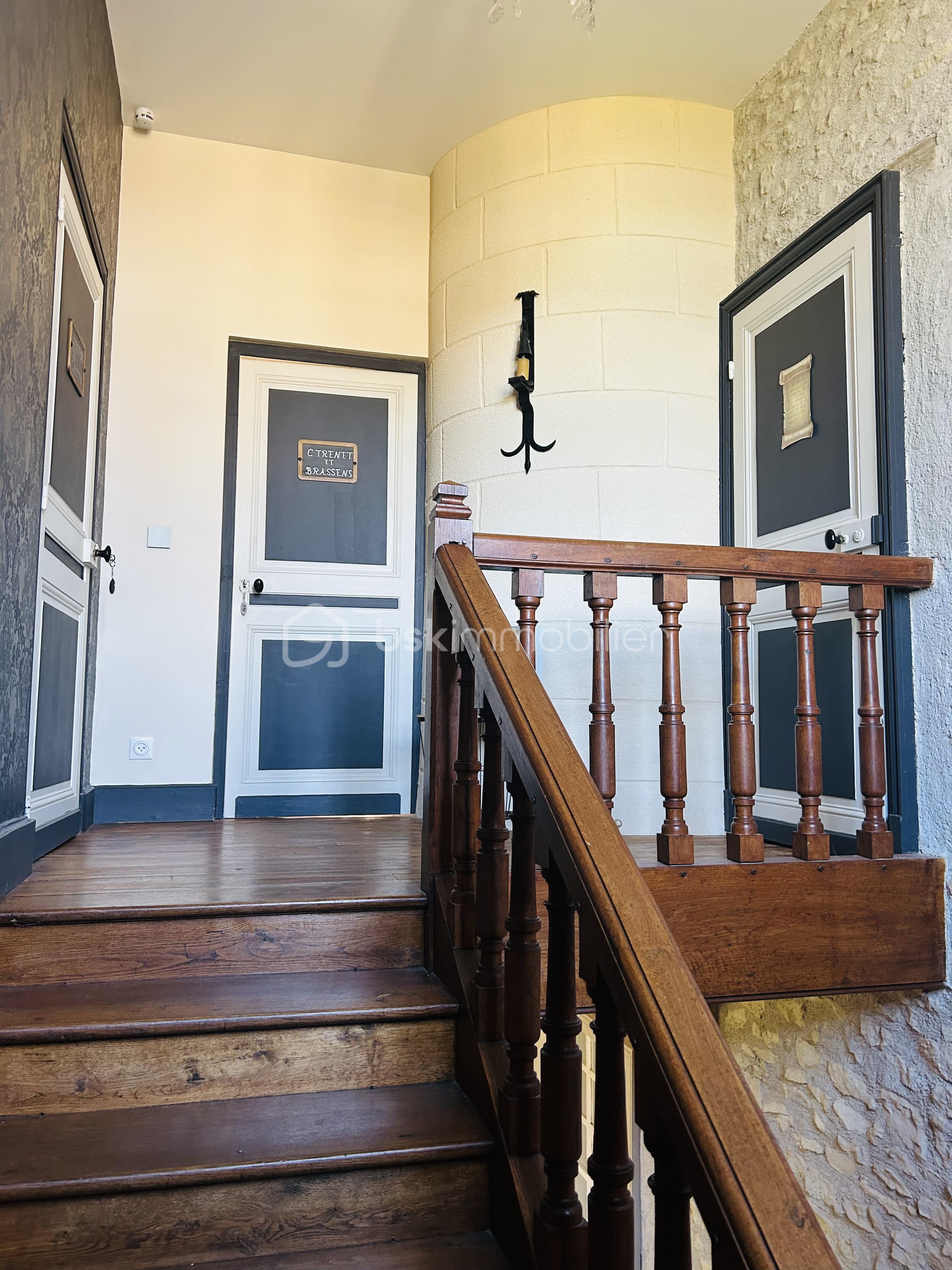 Maison de 430 m² - donjon.jpg