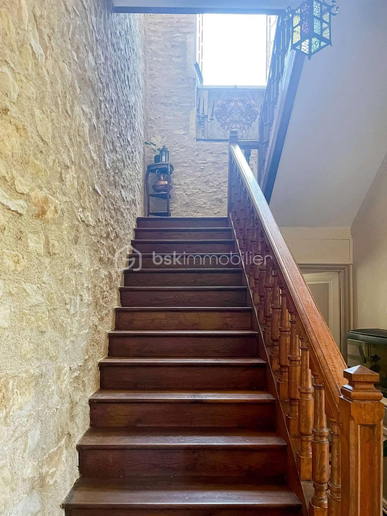 Maison de 430 m² - ESCALIER PIERRES APPARENTES.jpg
