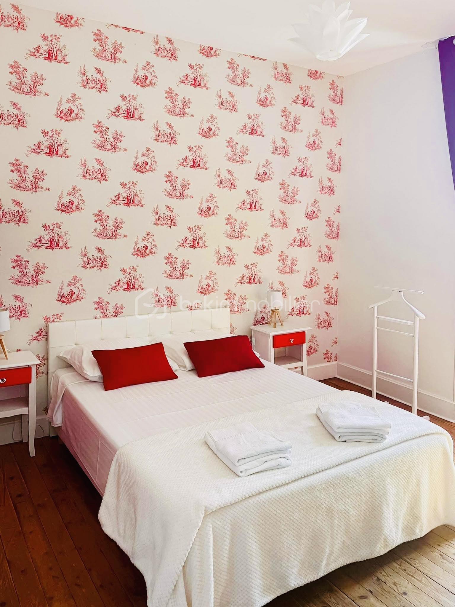 Maison de 430 m² - CHAMBRE COQUELICOT.jpg