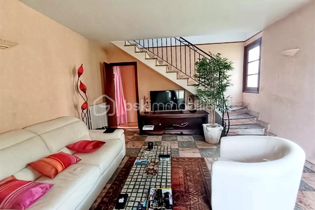 Maison de 120 m² - hoqi-f994f2189e4649f9ae766d4f2b345cad.jpg
