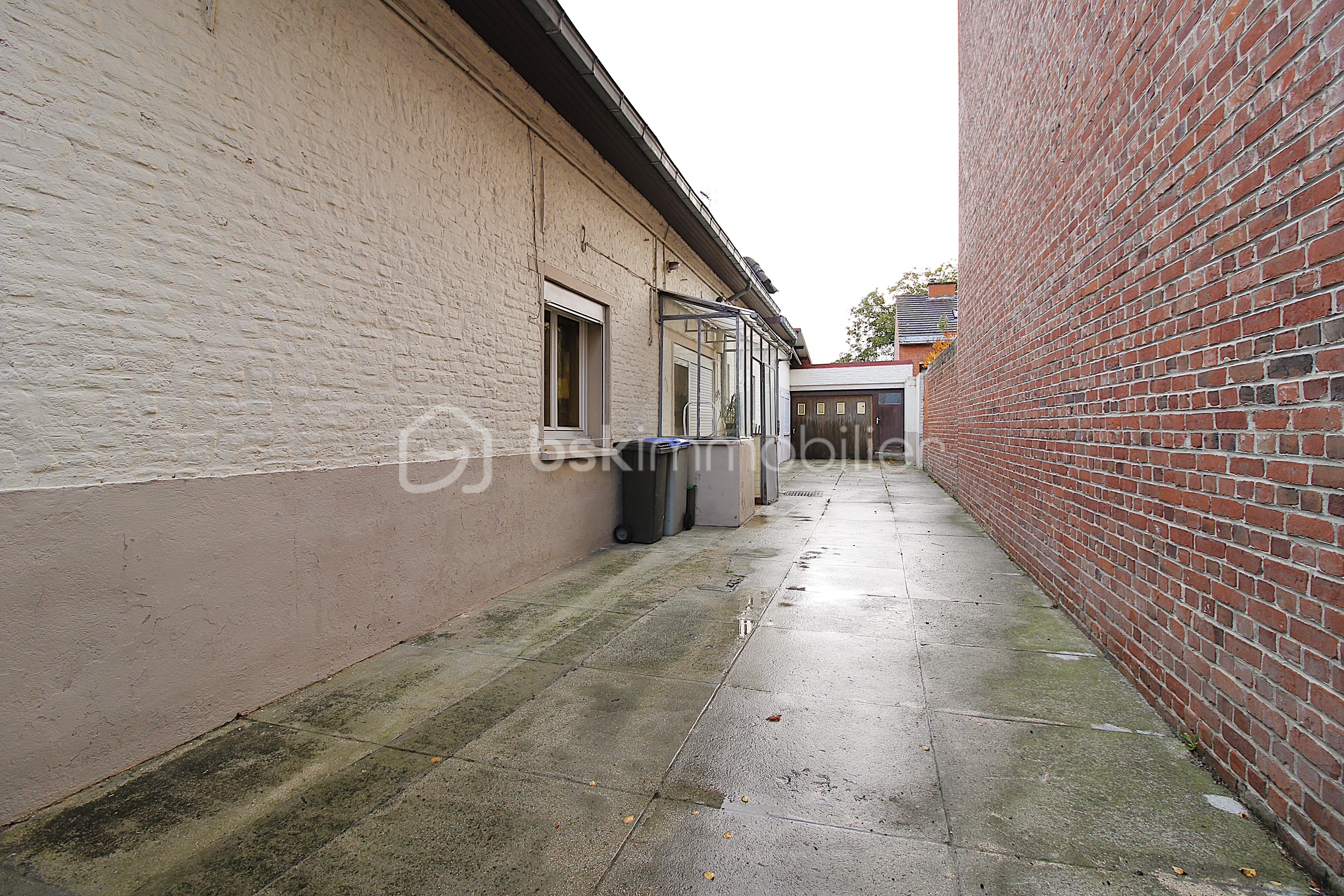 Maison de 94 m² - COUR GARAGE.JPG