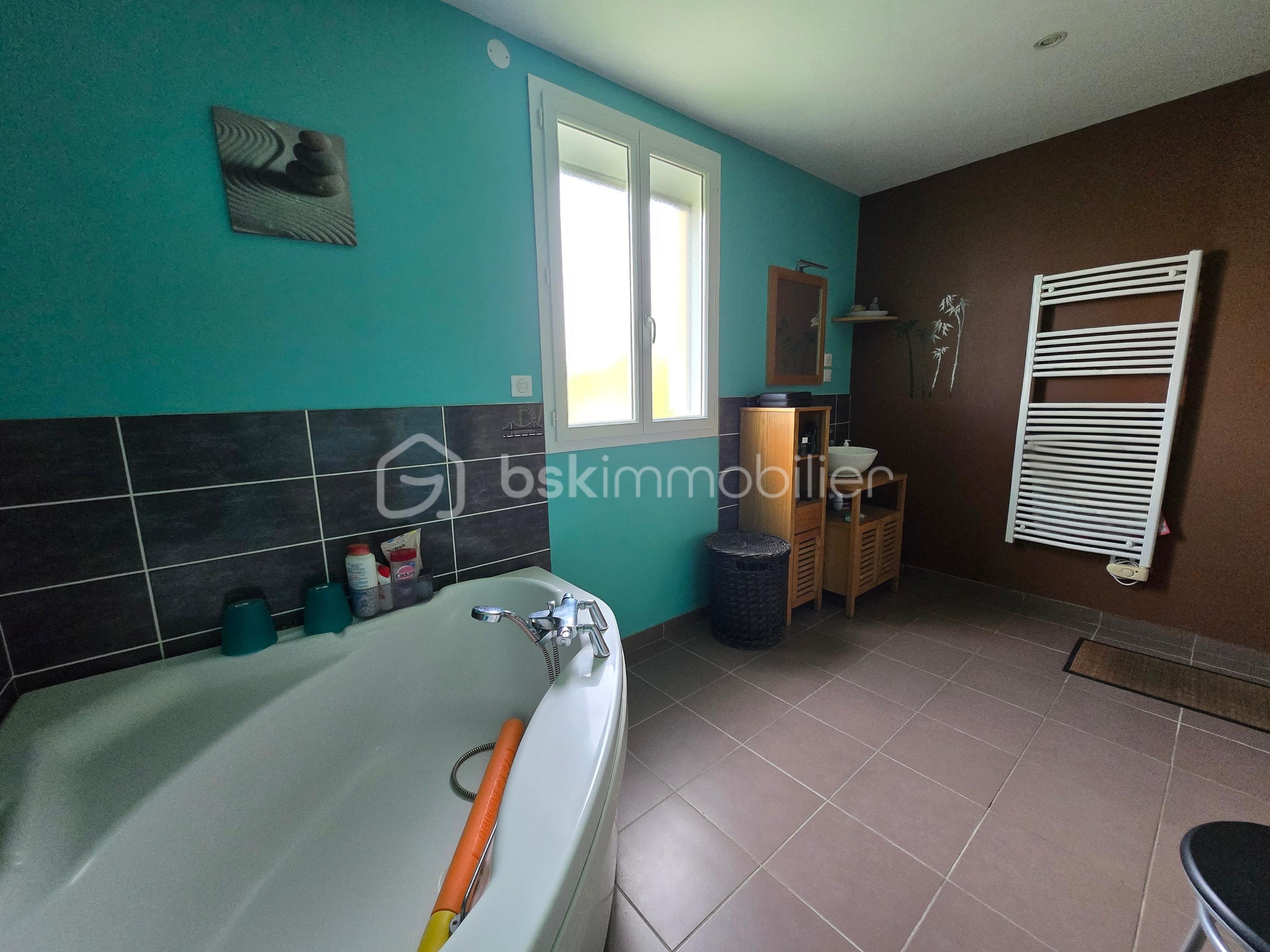 Pavillon de 230 m² - AIRetouch_20251216_132027949.jpg