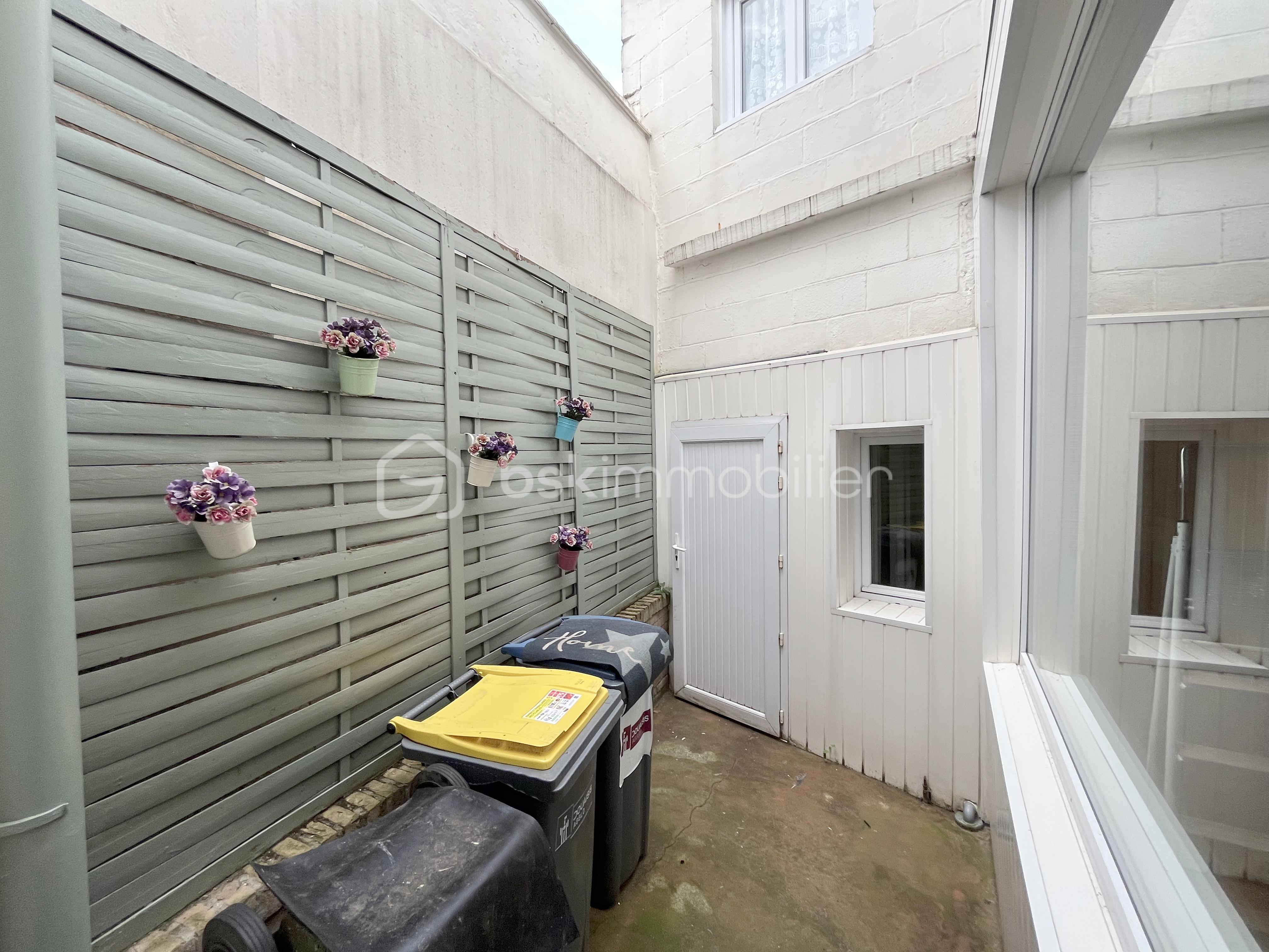 Maison de 104,98 m² - Cours 02.jpeg