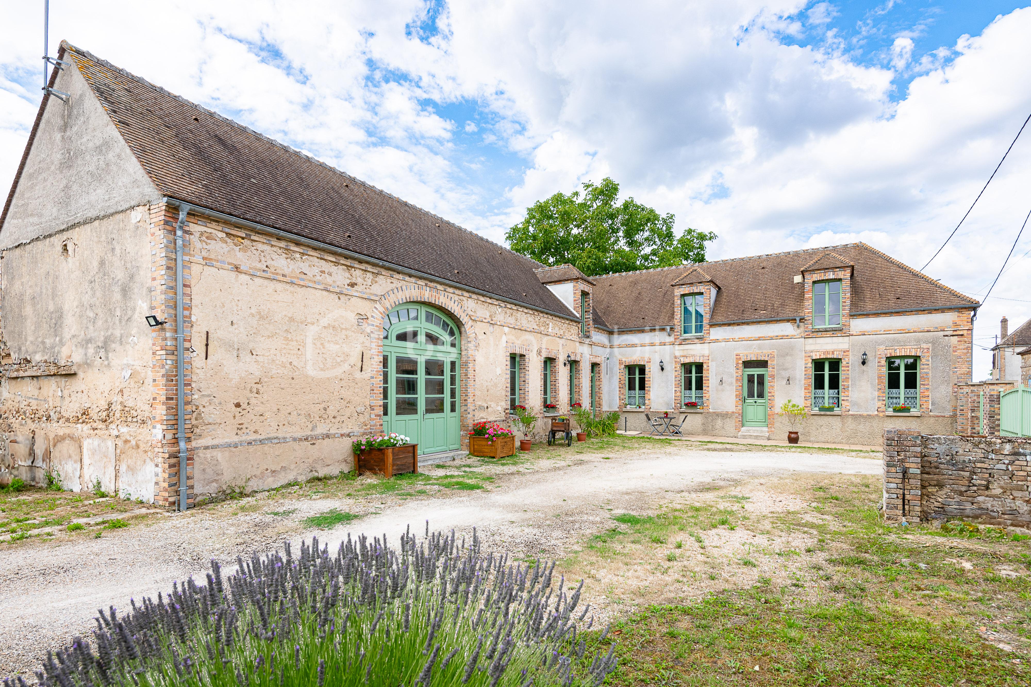 Maison longere de 170 m² - PREVOST-BskAubinSalon-OlivierReynes-2.jpg