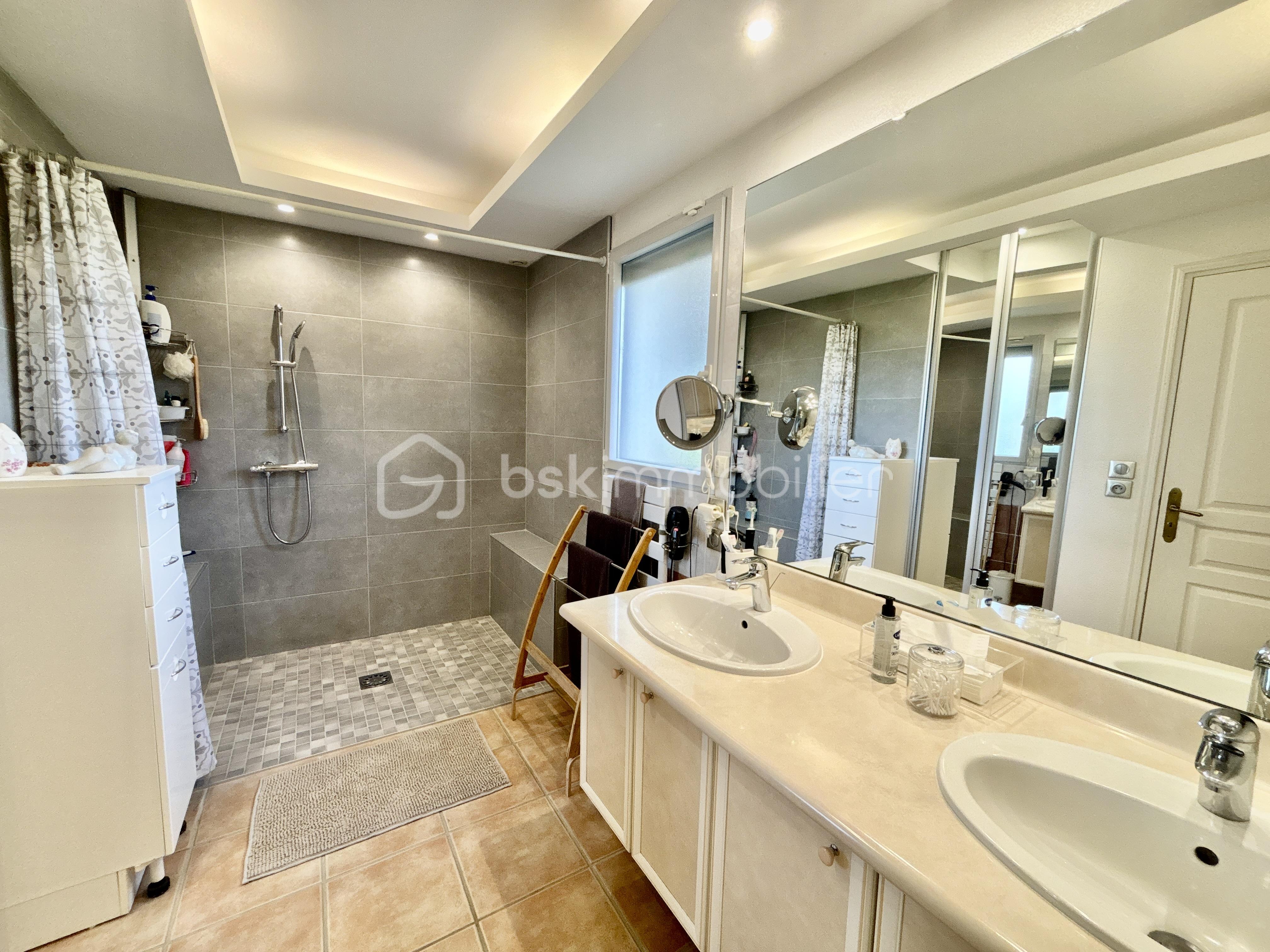 Maison de 206 m² - DJI_20251007_145344_333.jpg