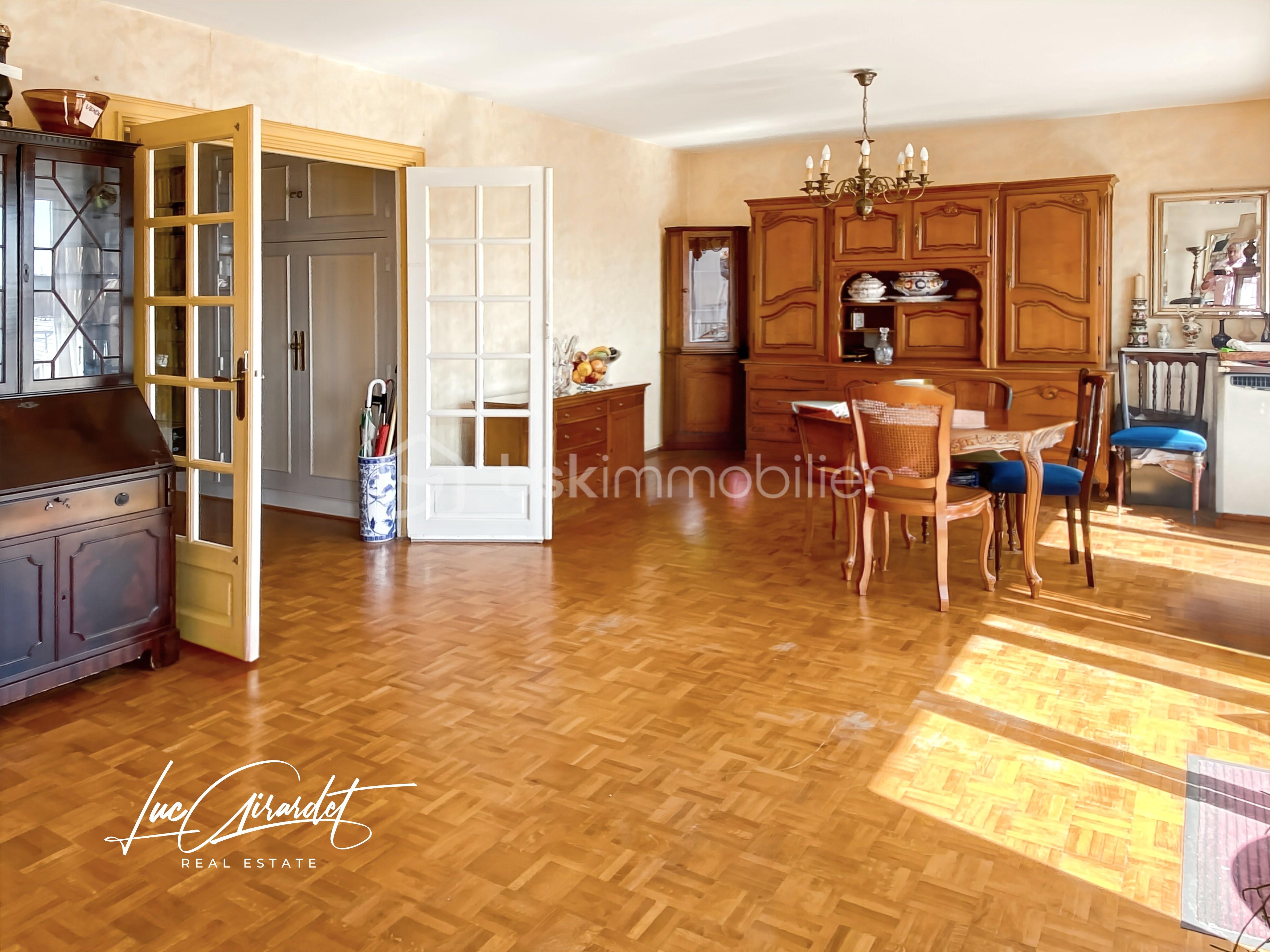 Appartement de 77 m² - salon vers entrée.jpg