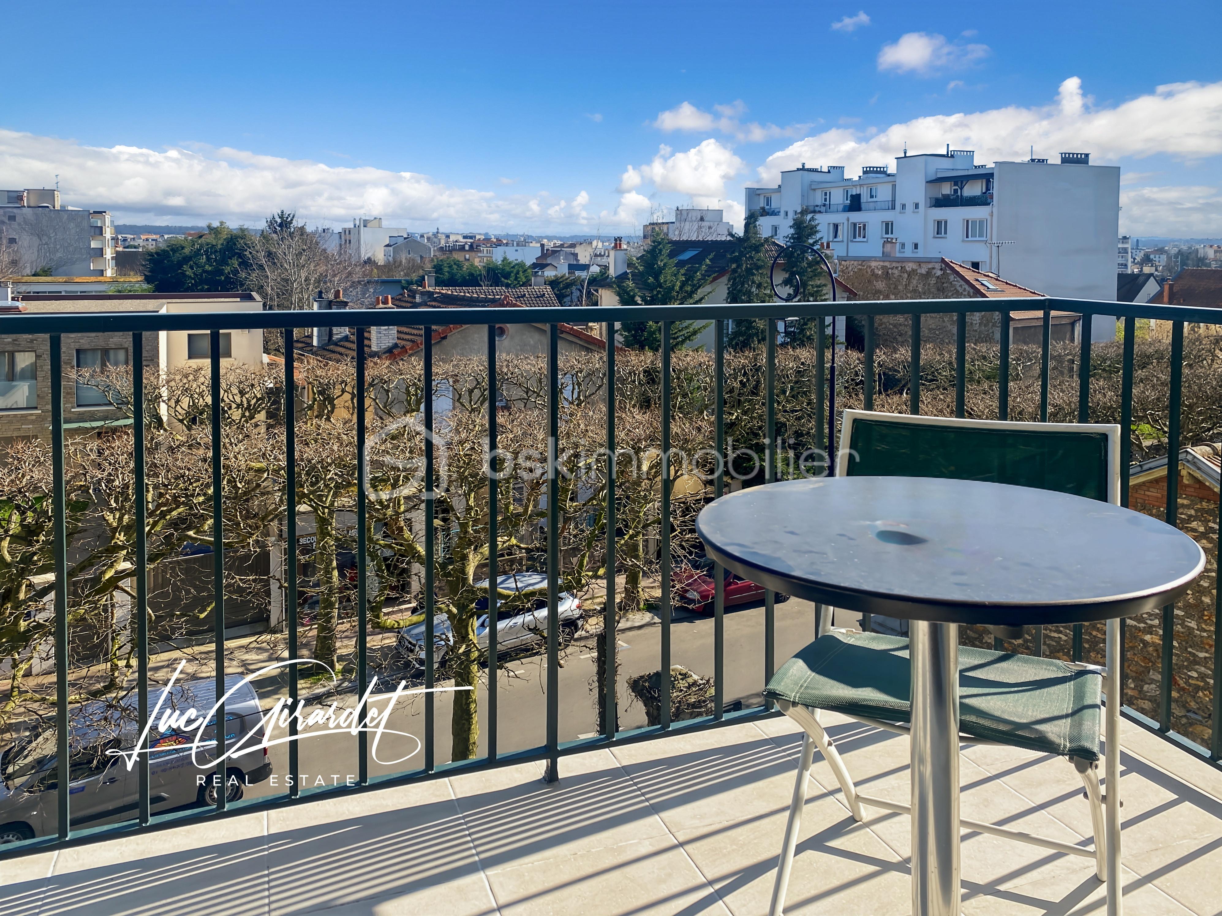 Appartement de 77 m² - terrasse table.jpg