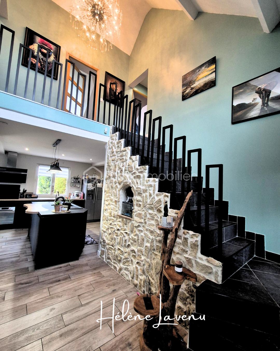 Maison de 128,15 m² - Neutral Modern Fashion Minimalist Woman Photo Frame Inspirational Quote Instagram Post.png