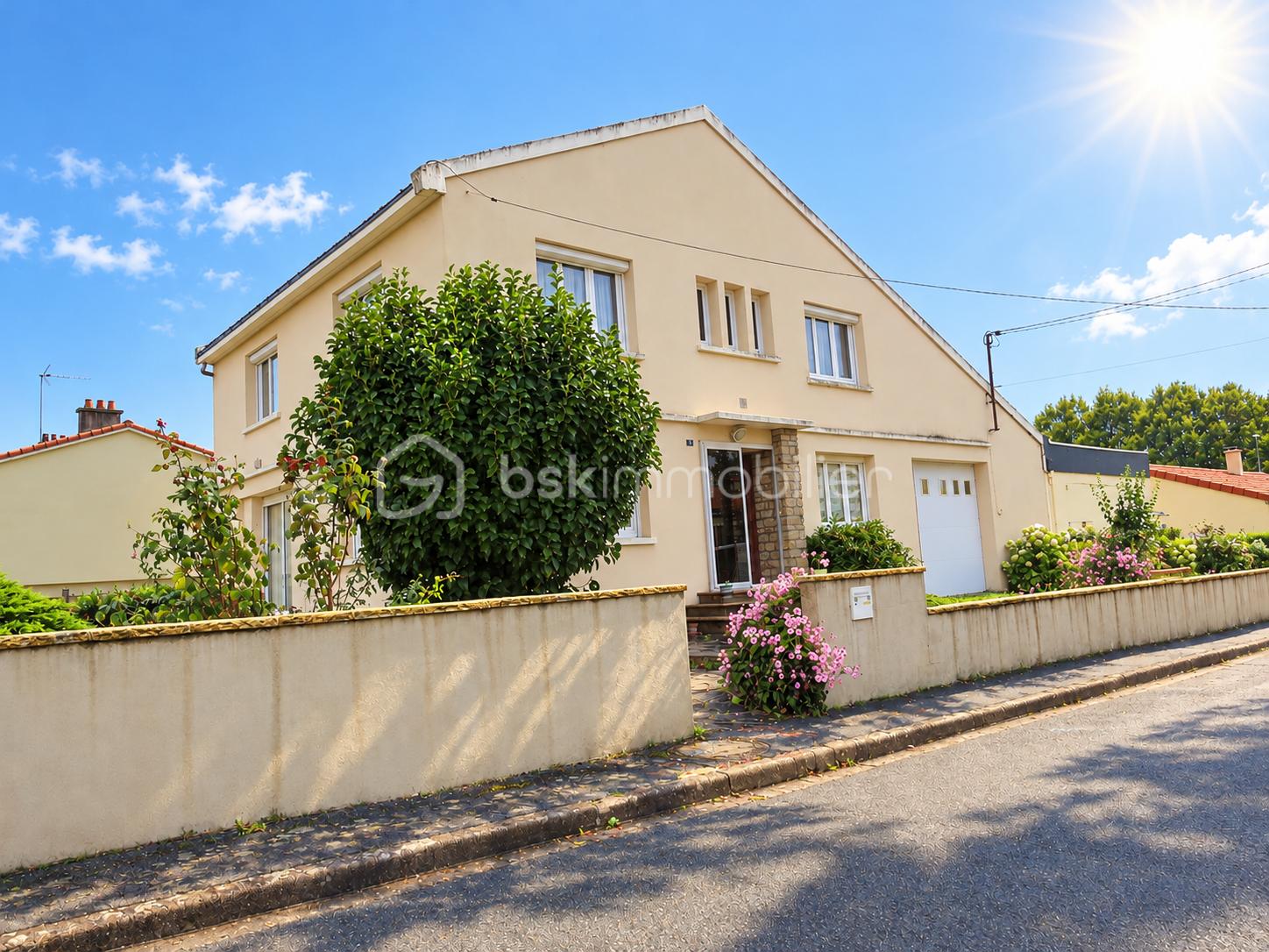 Maison 8 pièces 136 m² · à Cholet · 136 m² · 185 000 €