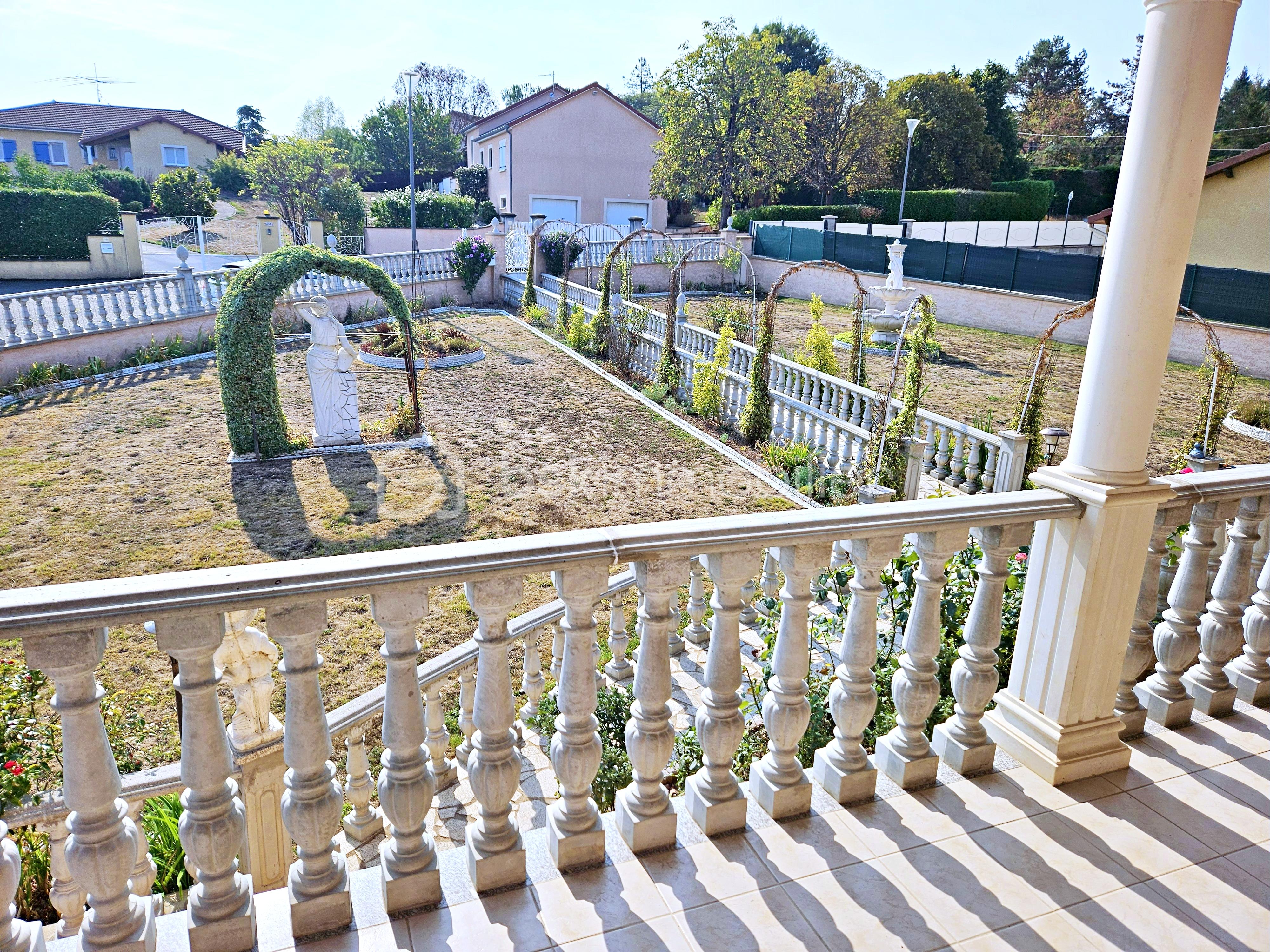 Maison traditionnelle de 230 m² - Terrain.jpg