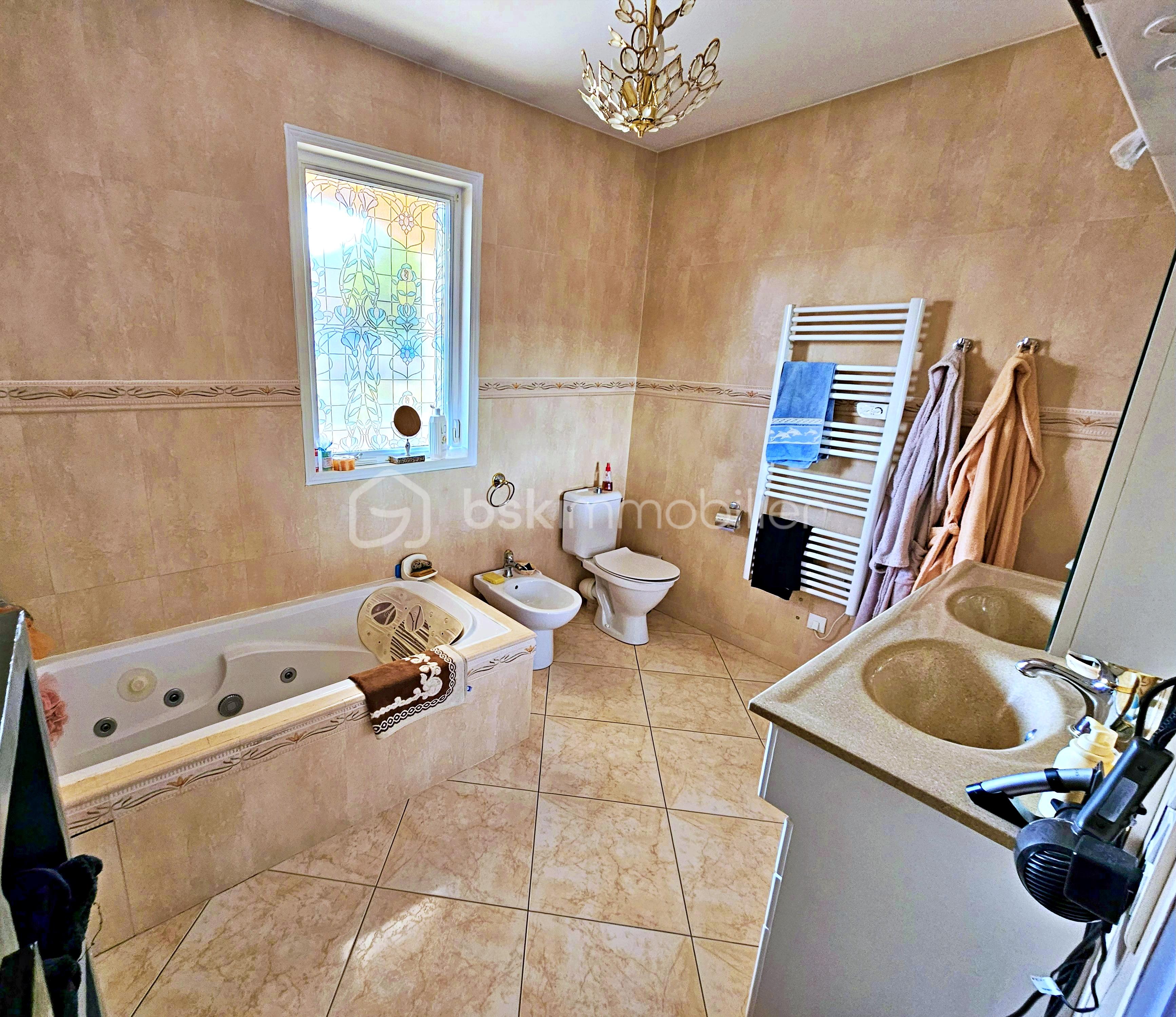 Maison traditionnelle de 230 m² - Salle de bain.jpg