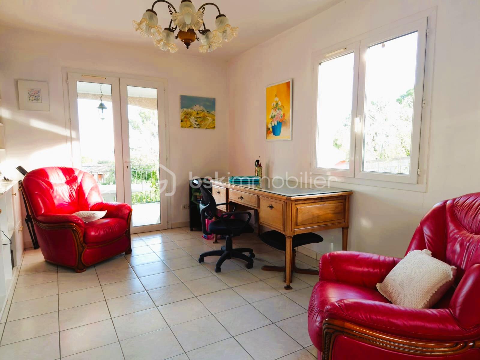 Maison traditionnelle de 235,42 m² - bureau 16 m².jpg