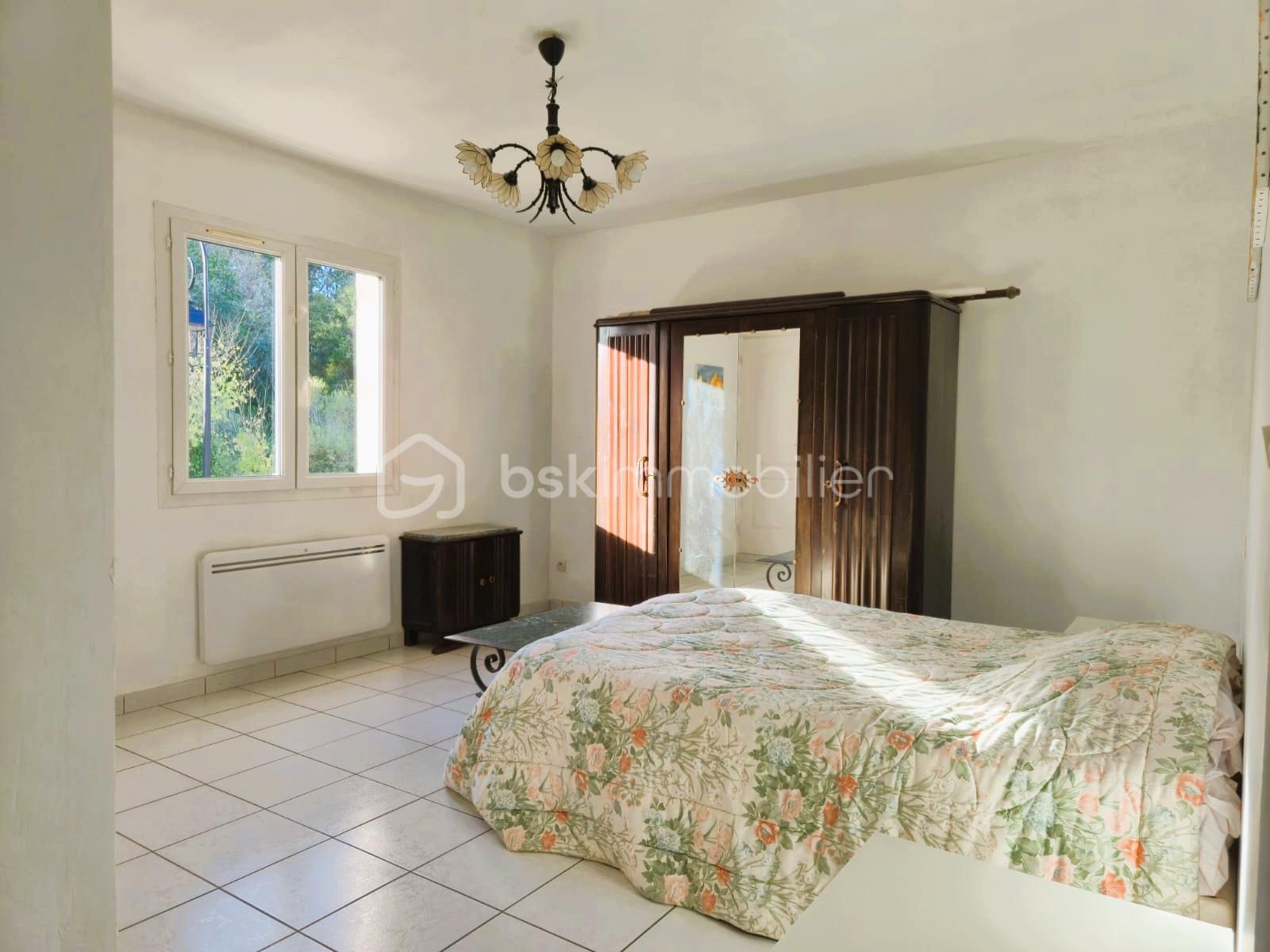 Maison traditionnelle de 235,42 m² - chambre 3.jpg