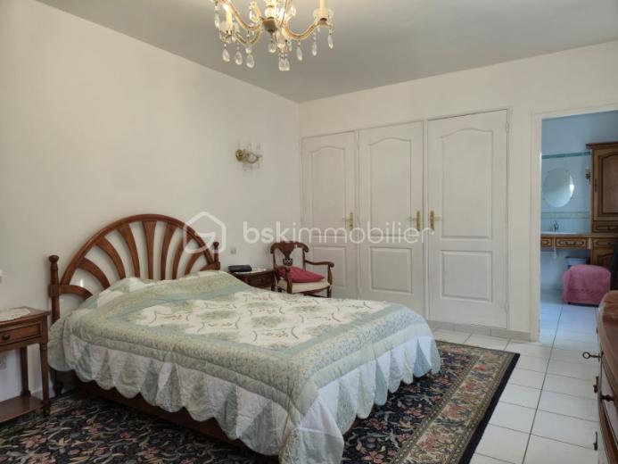 Maison traditionnelle de 235,42 m² - IMG-20251128-WA0013.jpg