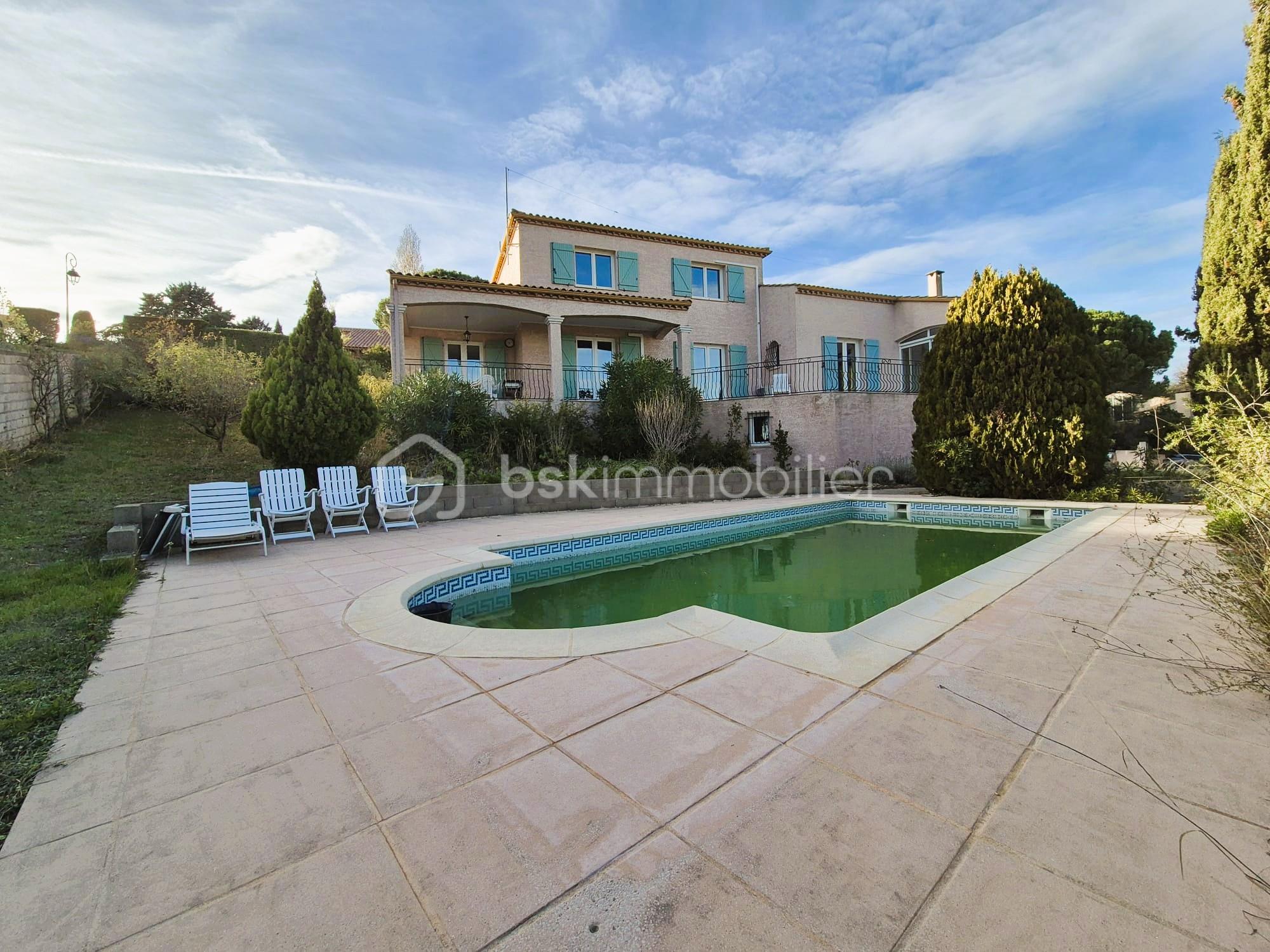 Maison traditionnelle de 235,42 m² - arriére .jpg