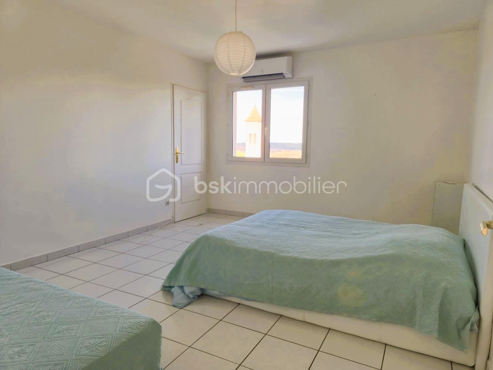 Maison traditionnelle de 235,42 m² - chambre 2.jpg