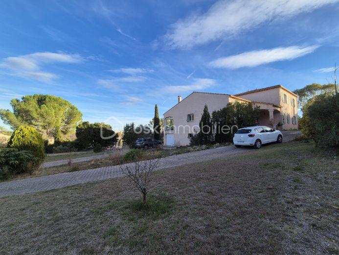 Maison traditionnelle de 235,42 m²