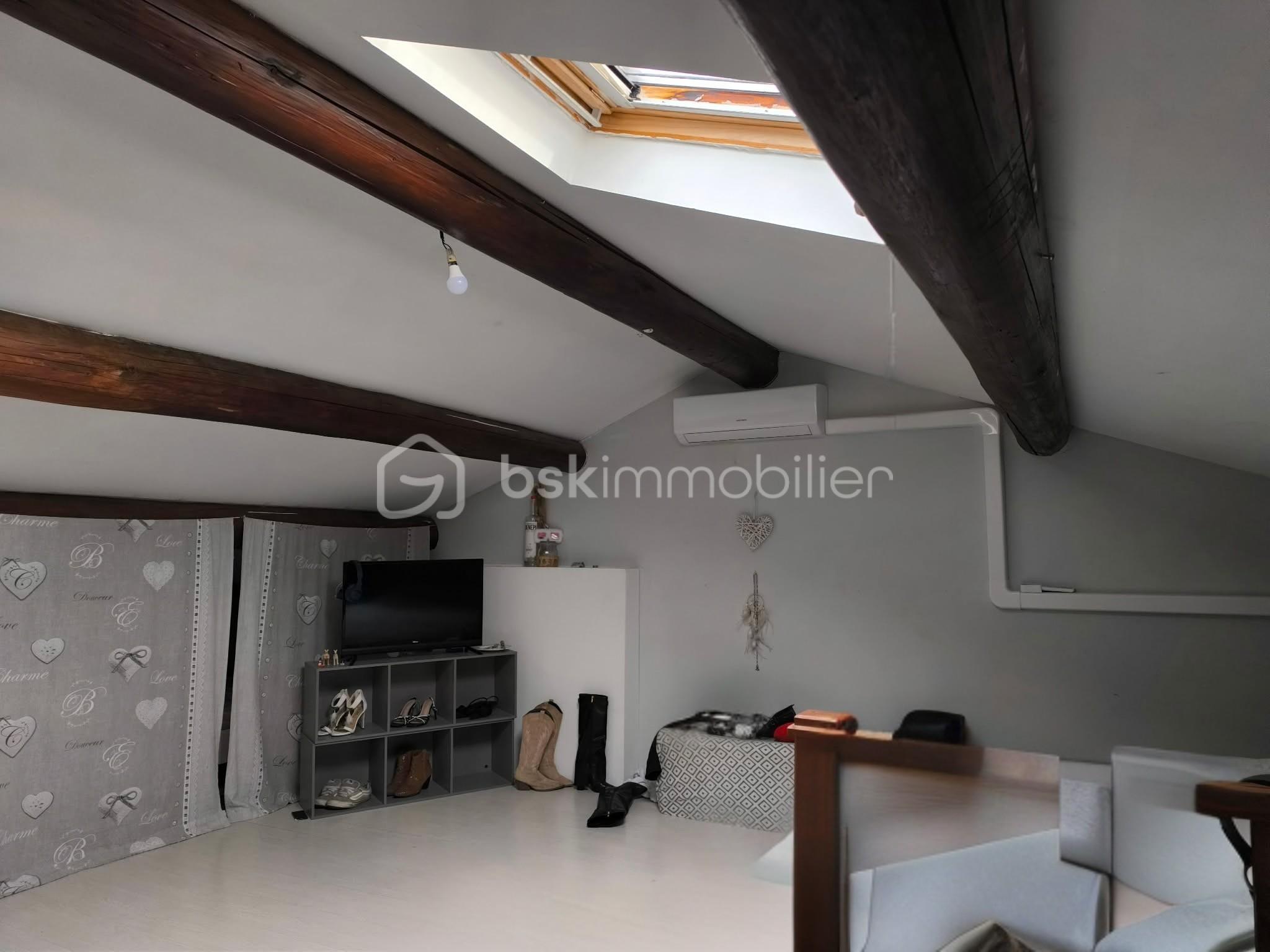 Local commercial de 220 m² - bc3d8682-de4f-4e2e-8c87-60404ce080ab - Modifié.jpg