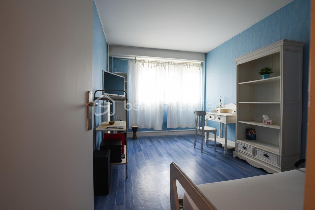 Appartement de 82 m² - Chmabre bleue couverture blanche .jpg