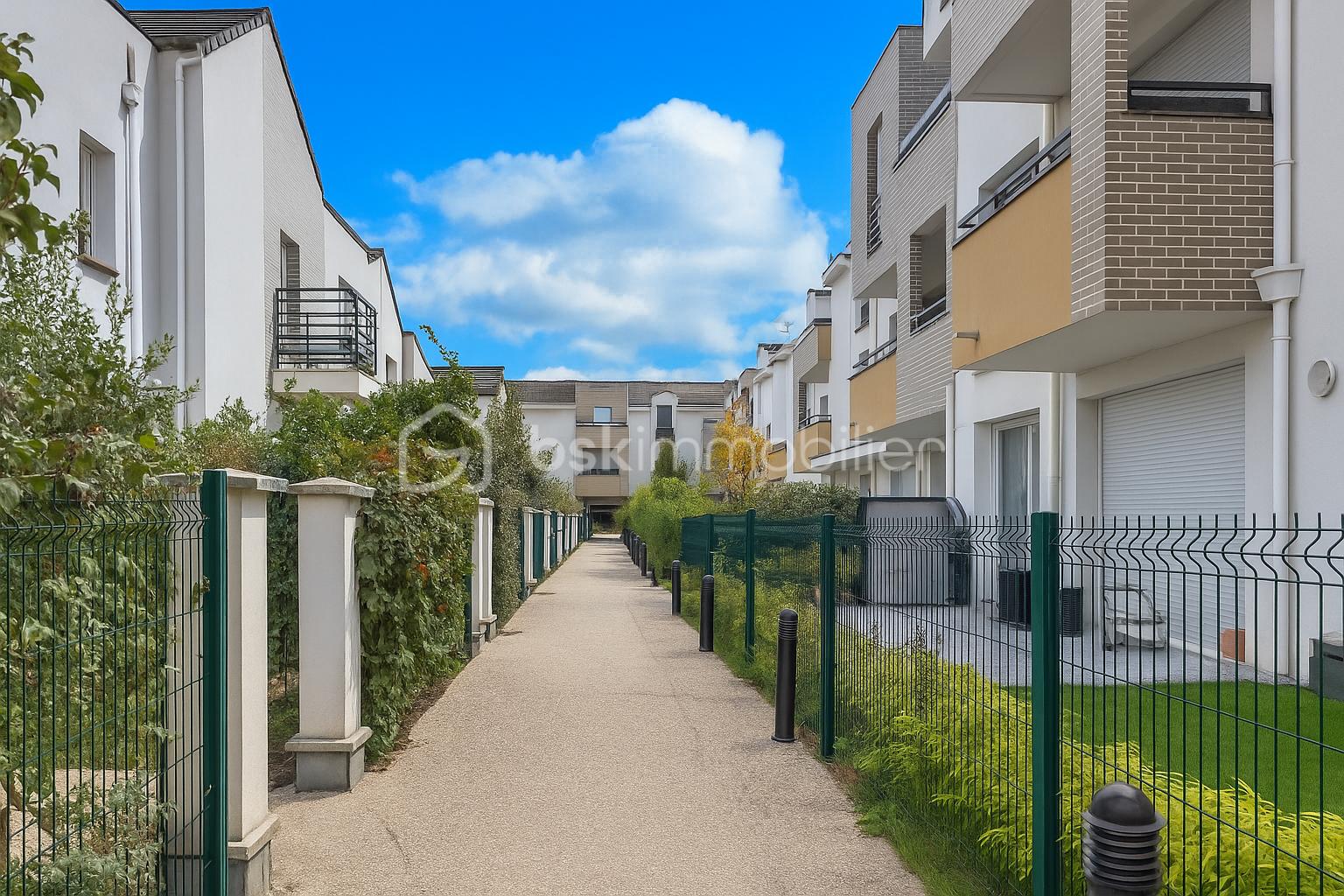 Appartement de 85 m² - Promenade dans un complexe moderne.png