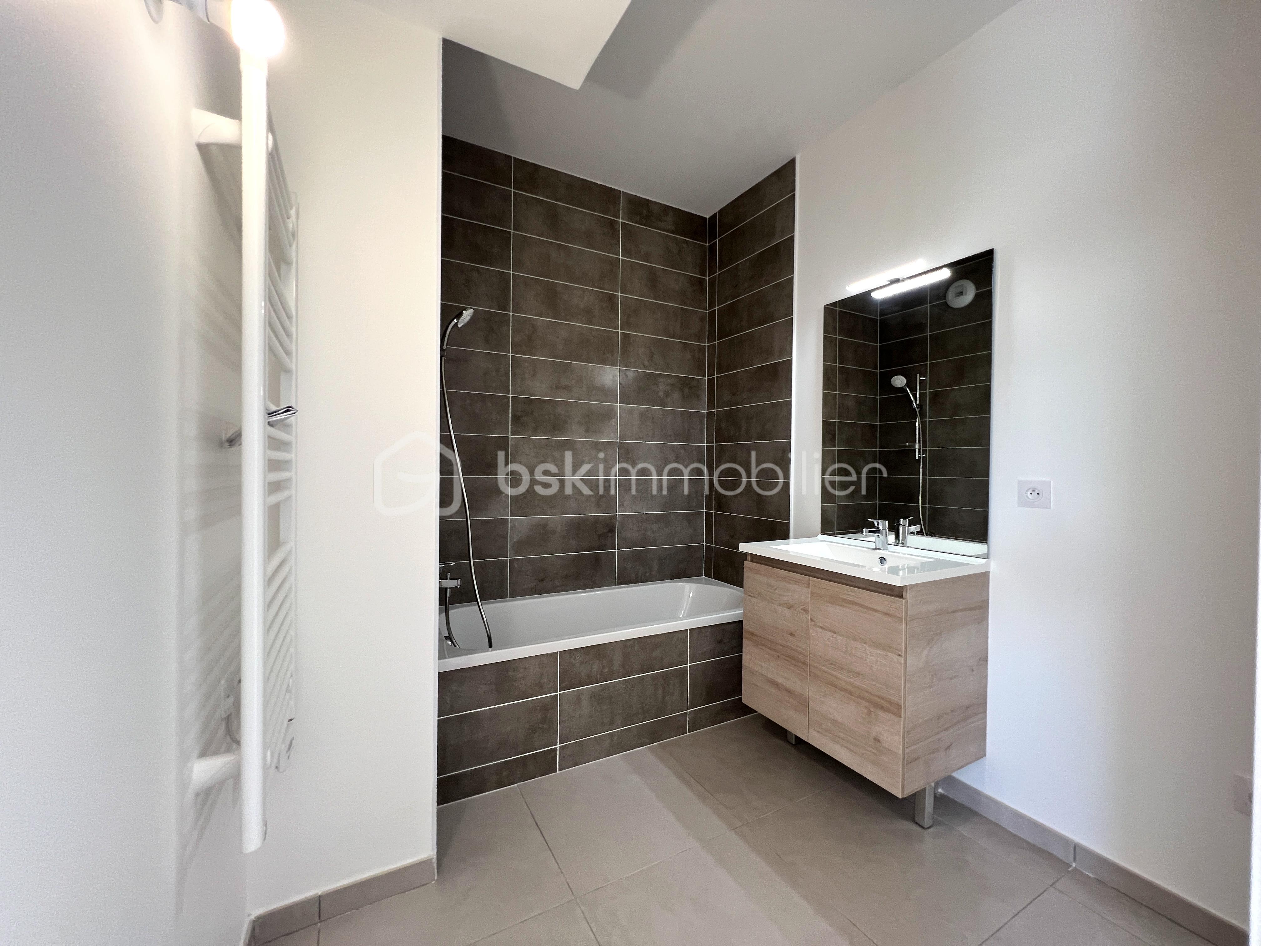 Appartement de 89,89 m² - sdb.corinnefischer.crepieux.jpg