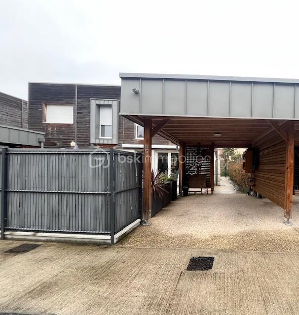 Maison de 88 m² - FACADE AVEC CARPORT.jpg