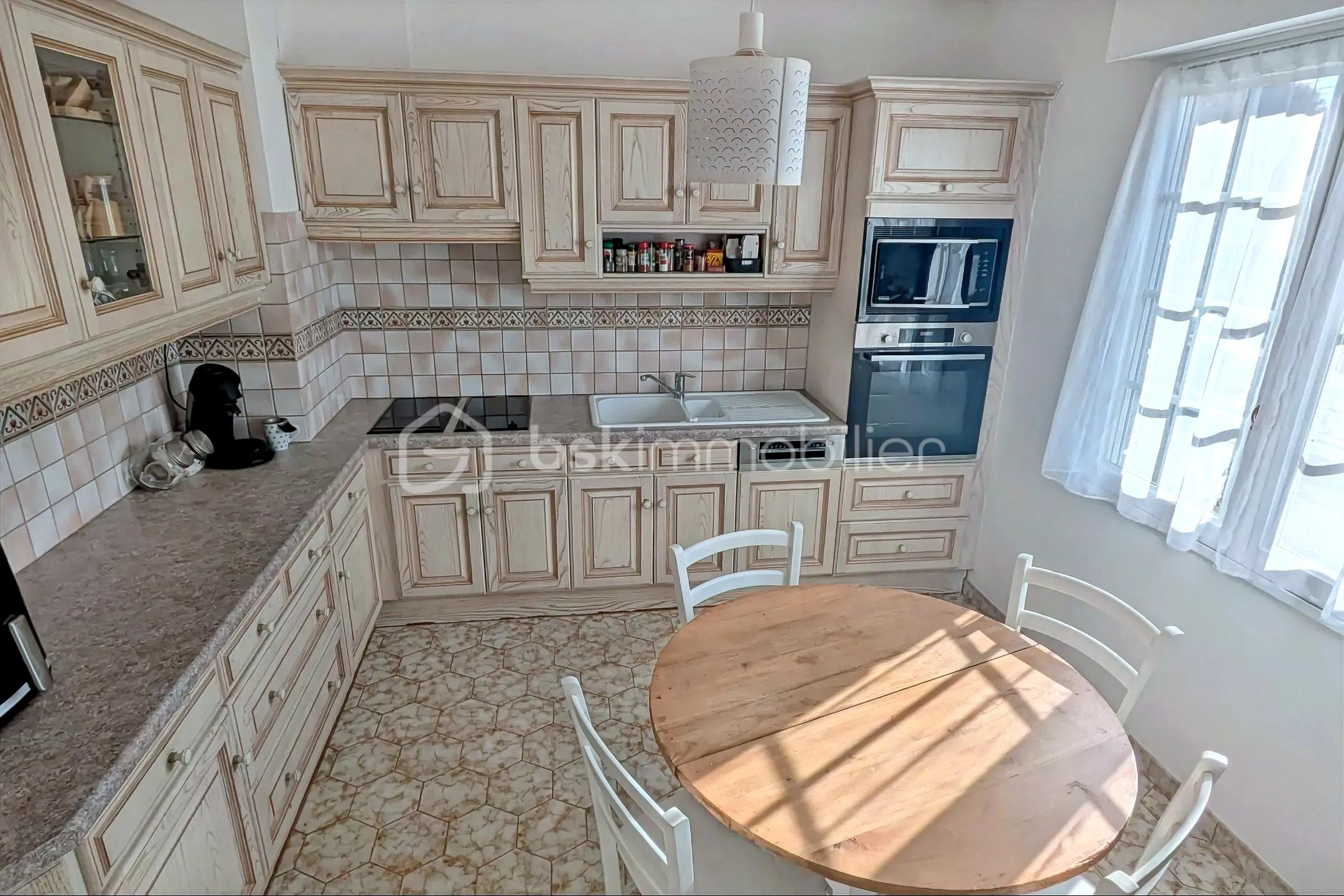 hoqi-da8a3e08ec354fd7ba44ee66df7e74ca.jpg