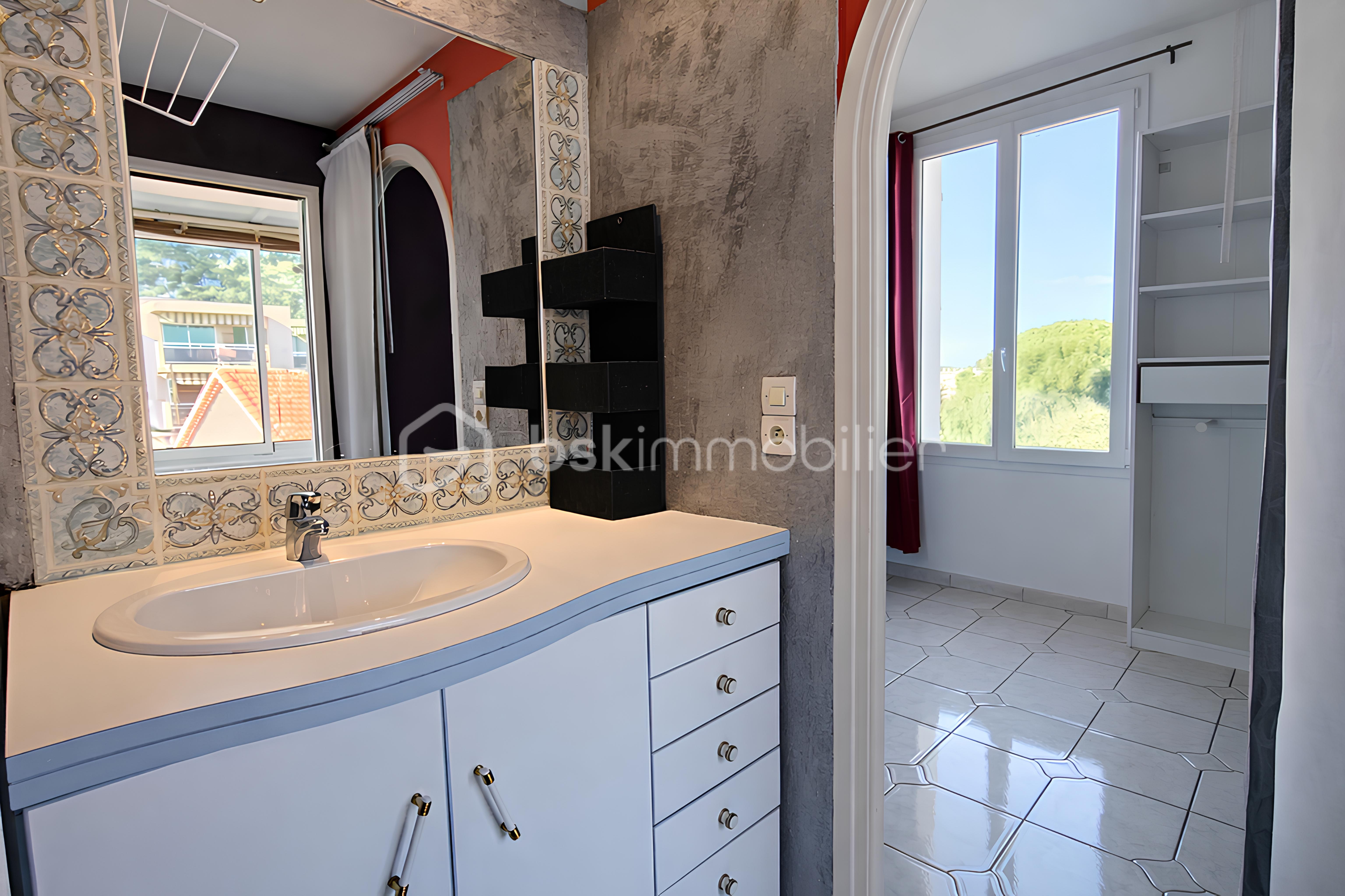 8 Salle d'eau photo 3 -.png