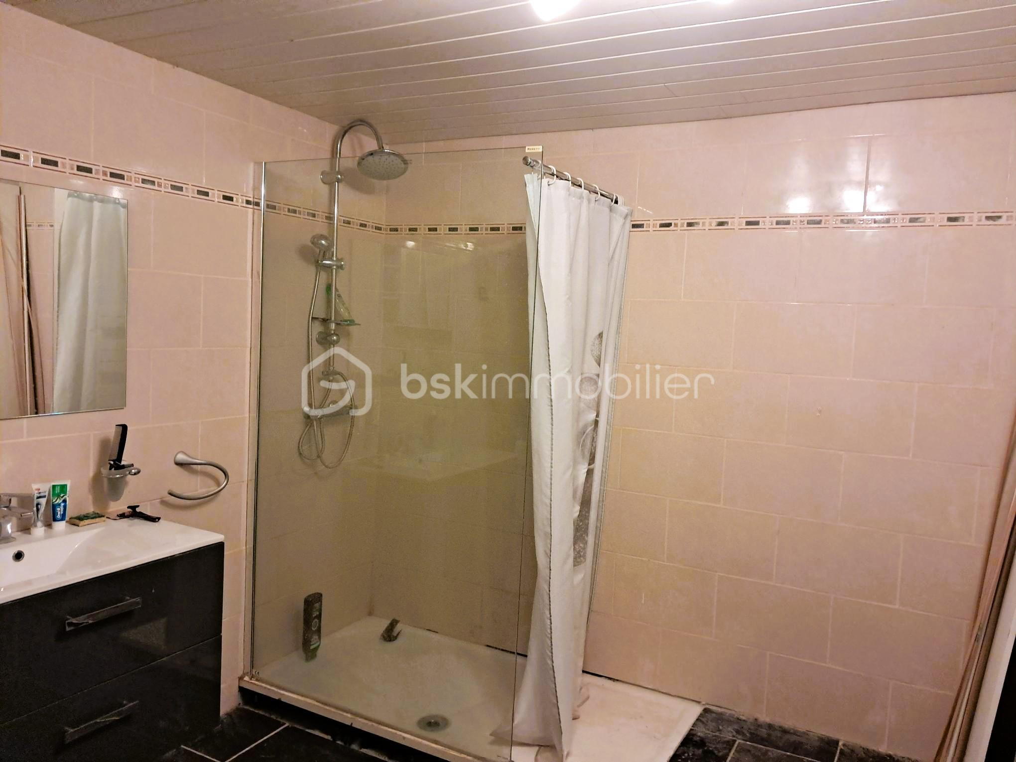 Maison ancienne de 95 m² - 27-sdb cabine douche.jpg
