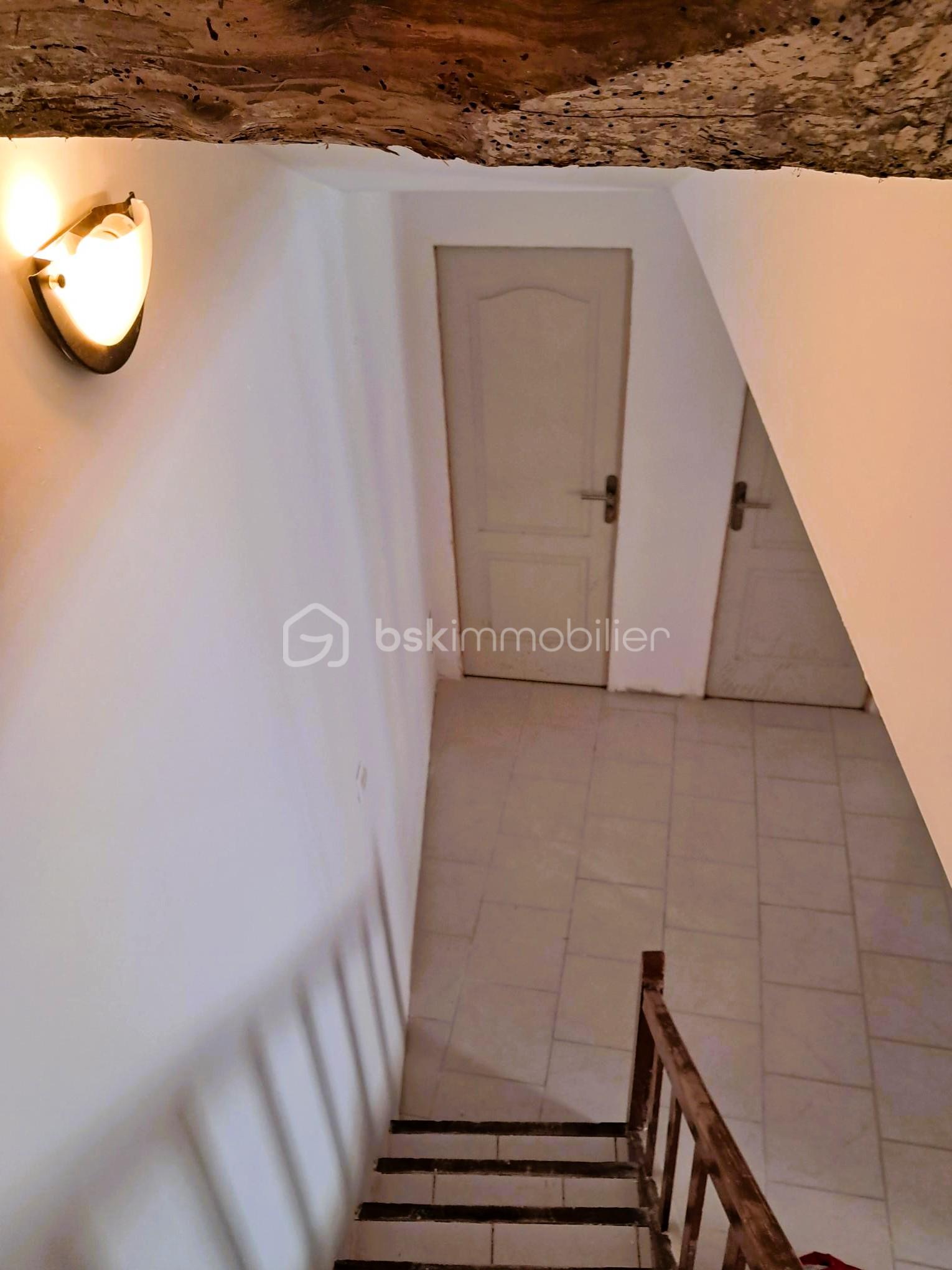Maison ancienne de 95 m² - 23- escalier descente.jpg