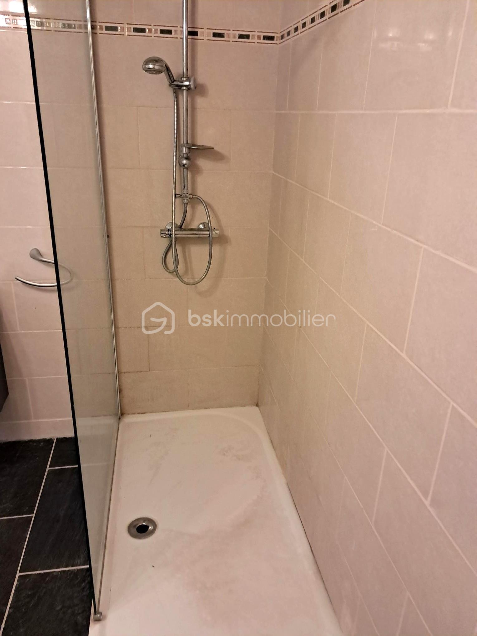 Maison ancienne de 95 m² - B3-SDB.jpg
