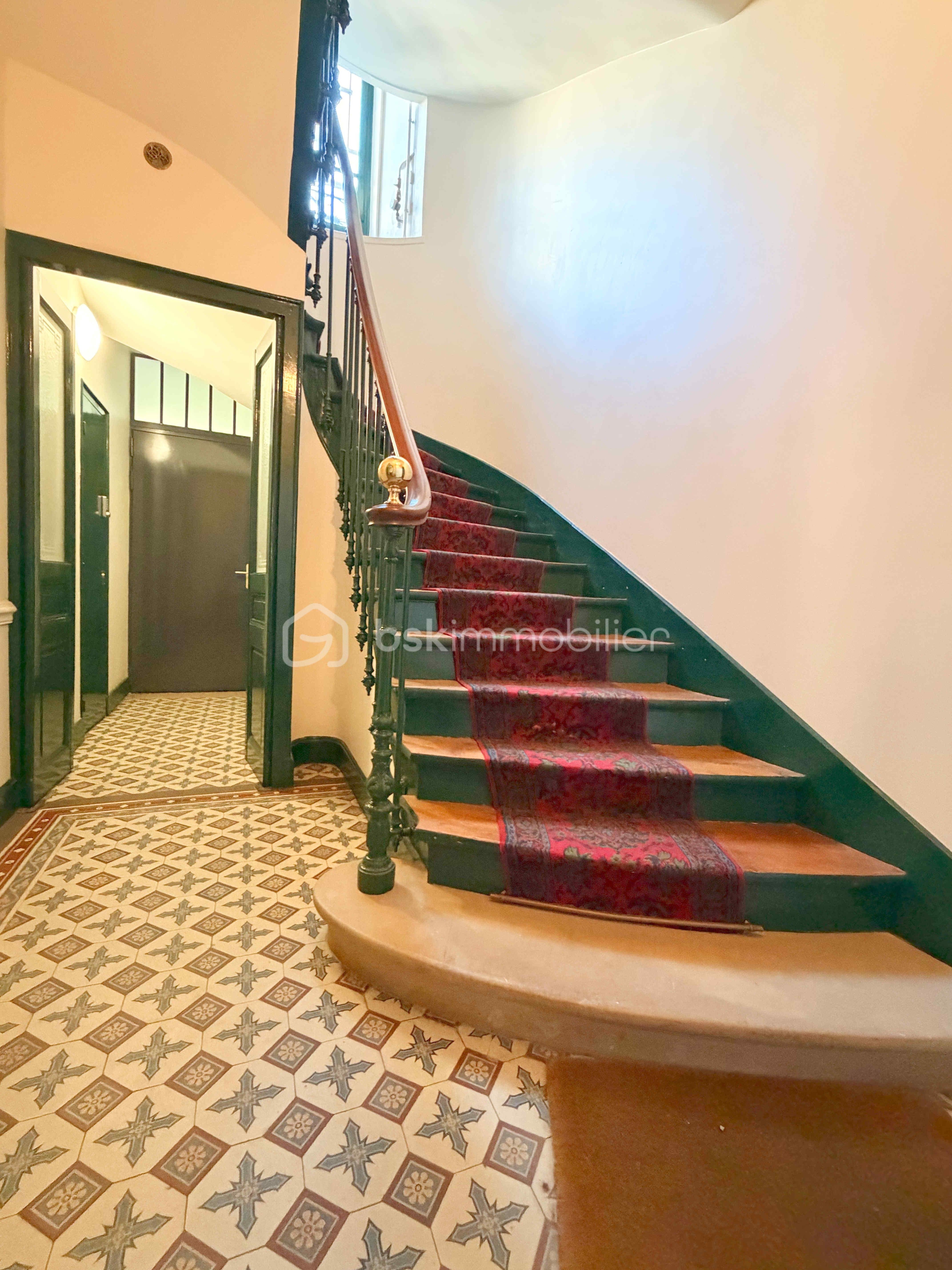 Escalier entrée.jpg