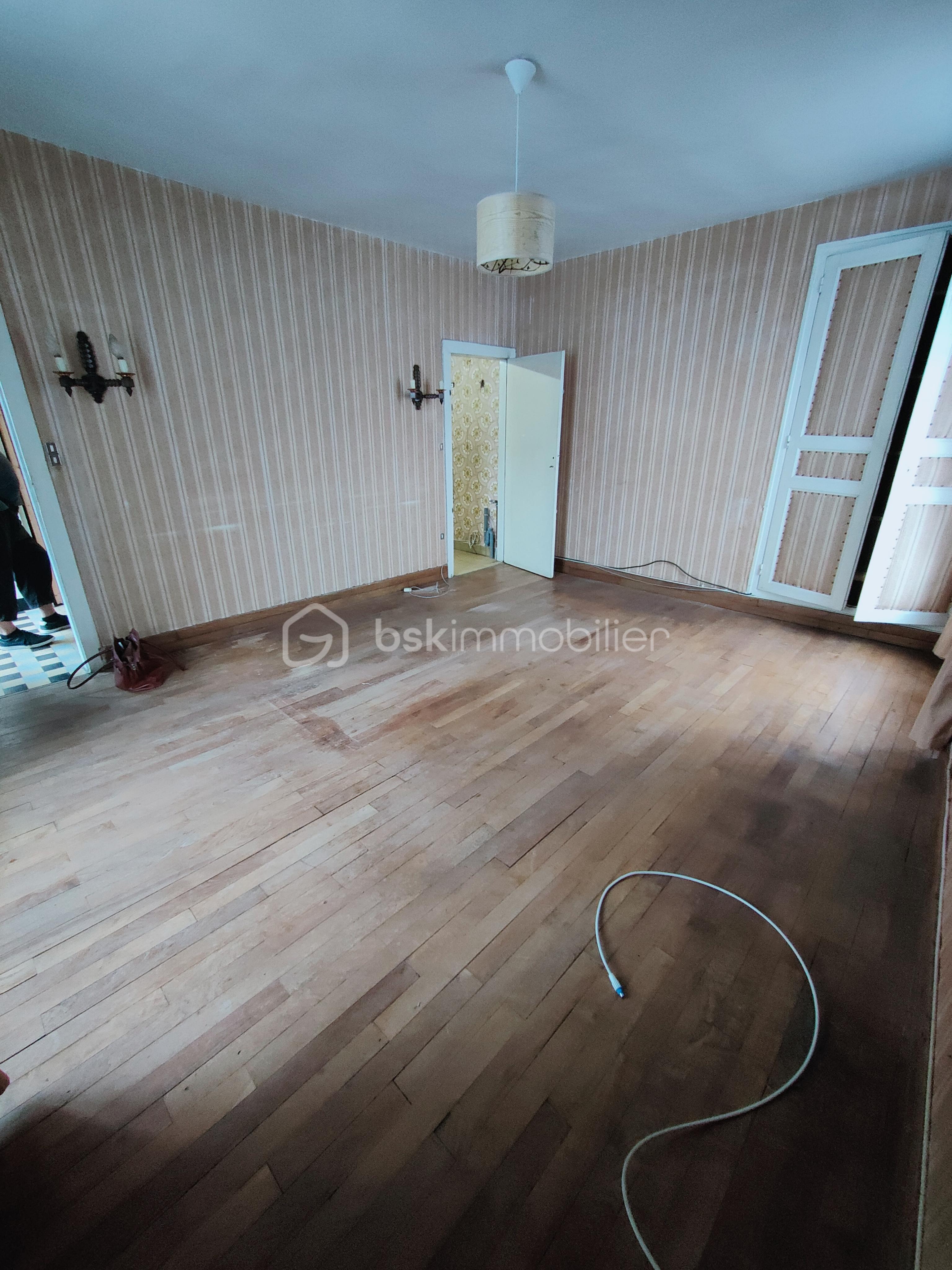 Maison de 92 m² - salle[1].jpg